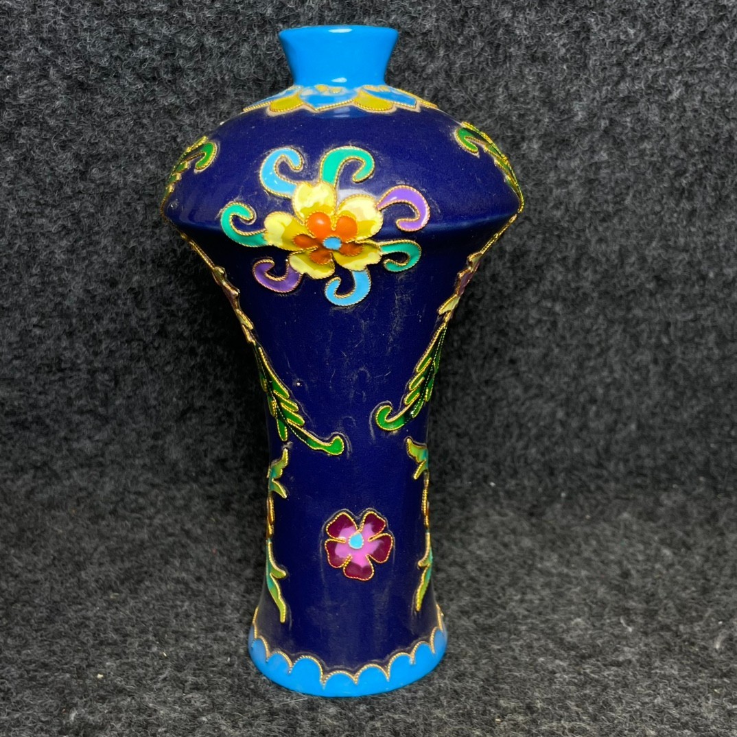 Imperial cloisonn é enamel multicolored glazed porcelain vase