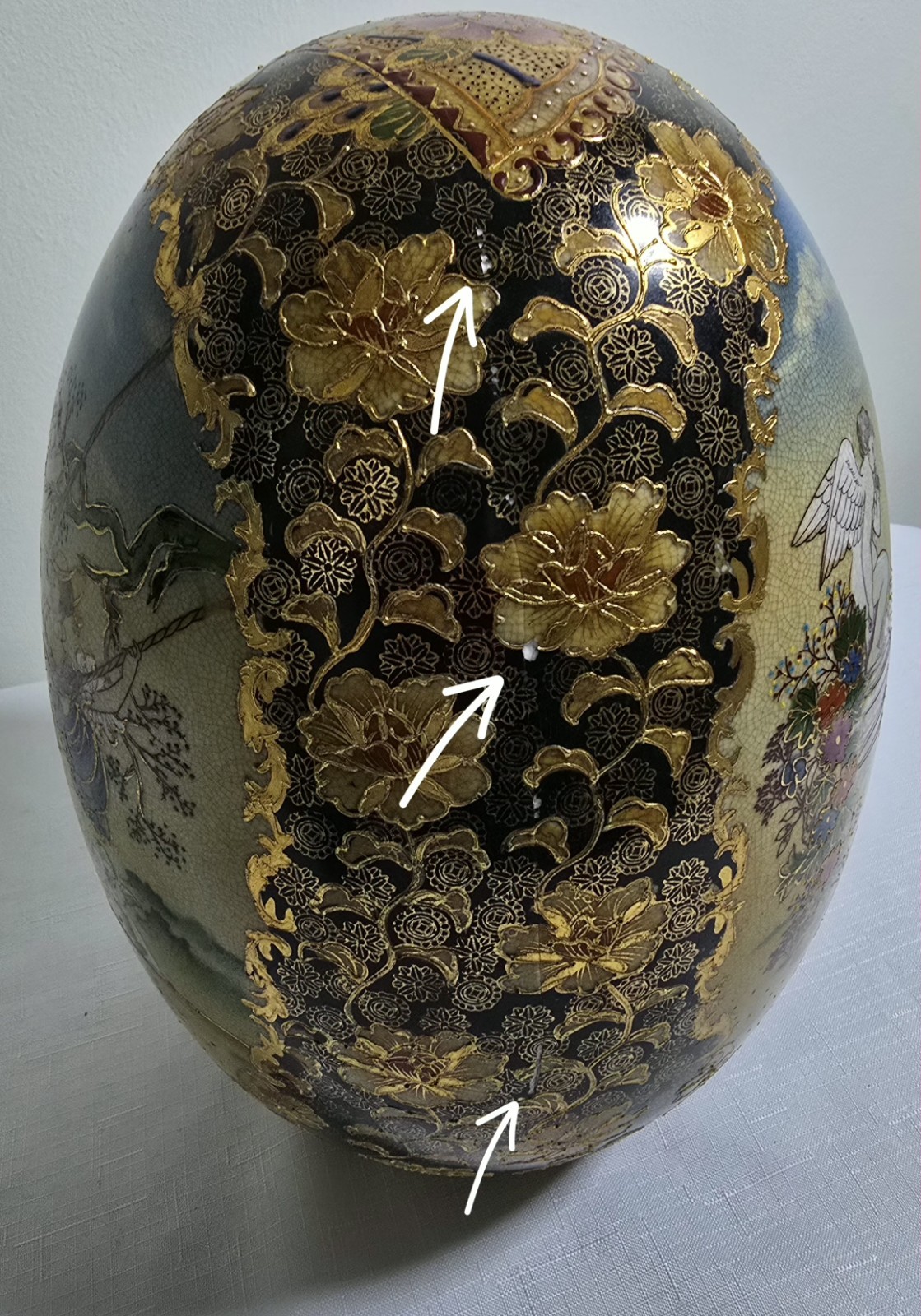 VTG 1950s HandPainted Satsuma Large Porcelain Egg Courting Couple Cherub Motifs
