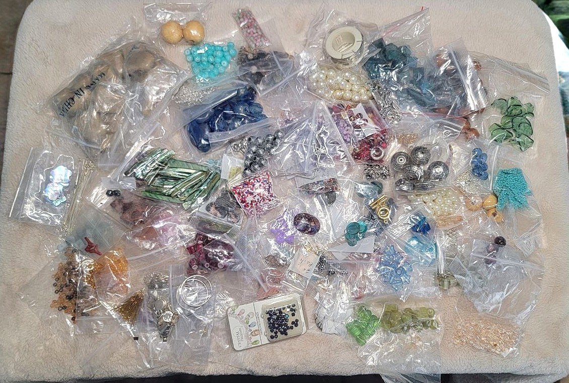 HUGE 5lb Destash Lot of Jewelry Making Beads Findings Cabachons Various Mats #A