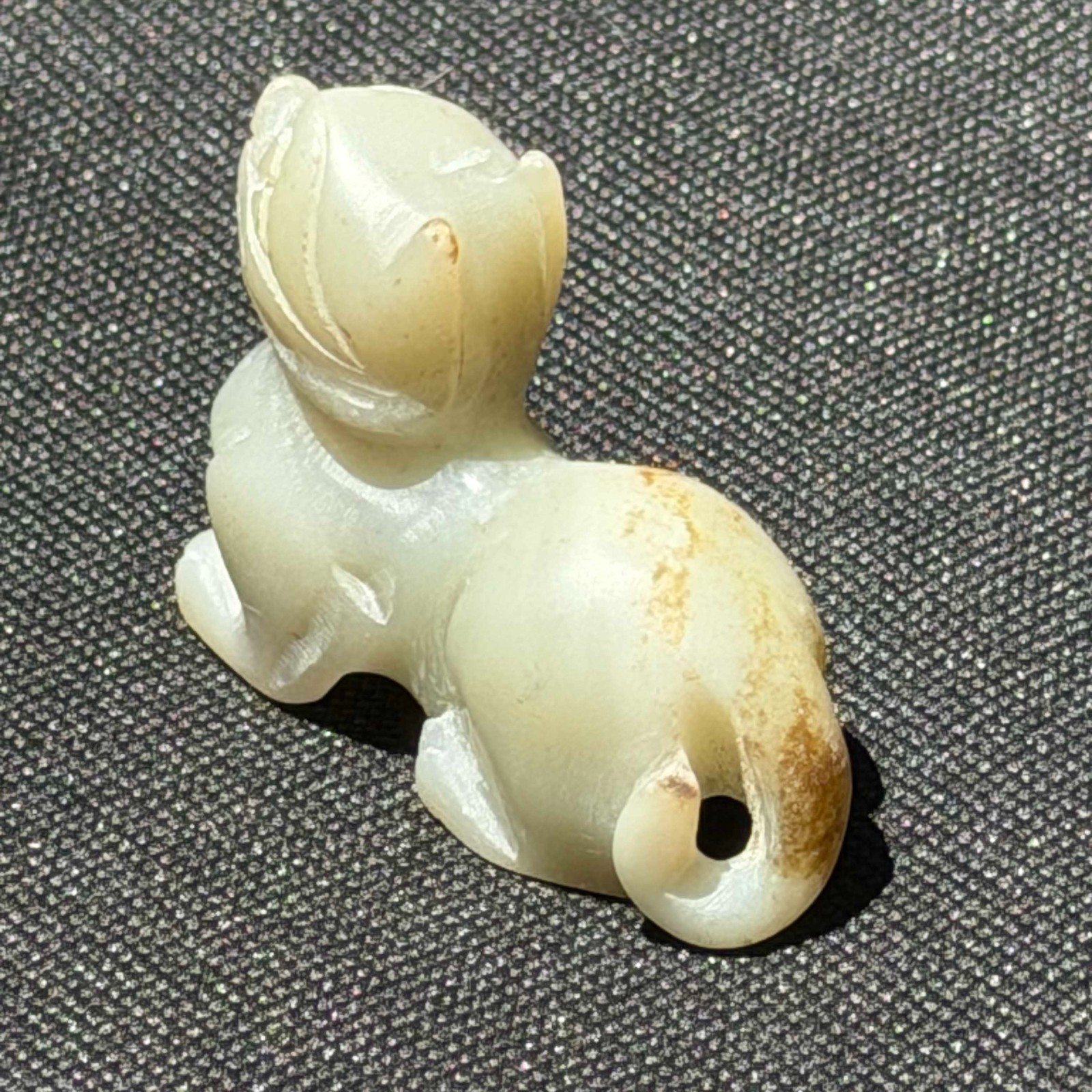 Vtg Chinese Celadon Jade Foo Dog Pendant w Russet 33.9g (AHB)