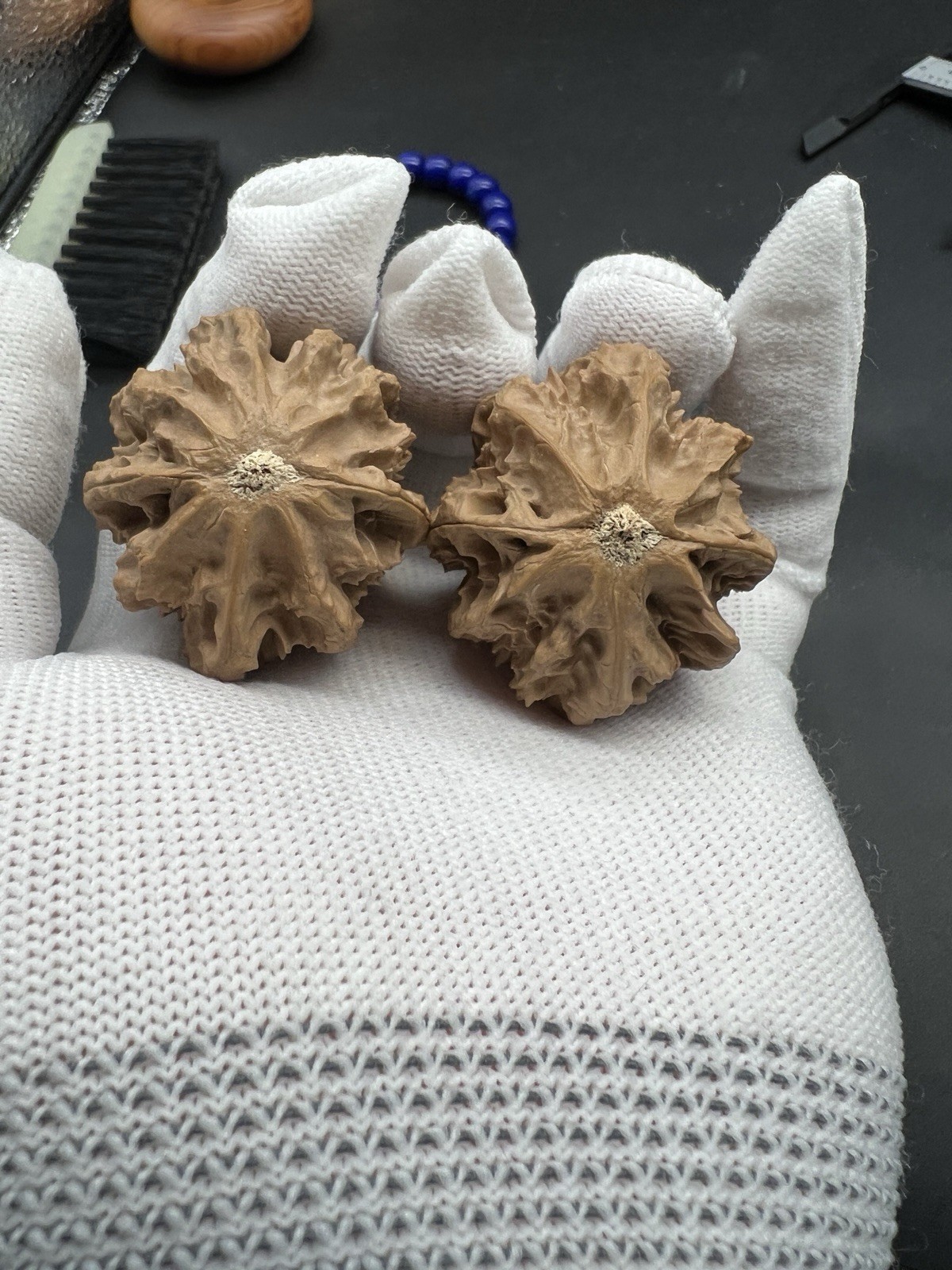 Pair of Match Chinese Health Small Walnut Collection 37.5×40.5×45mm文玩秋子核桃～粗筋八棱