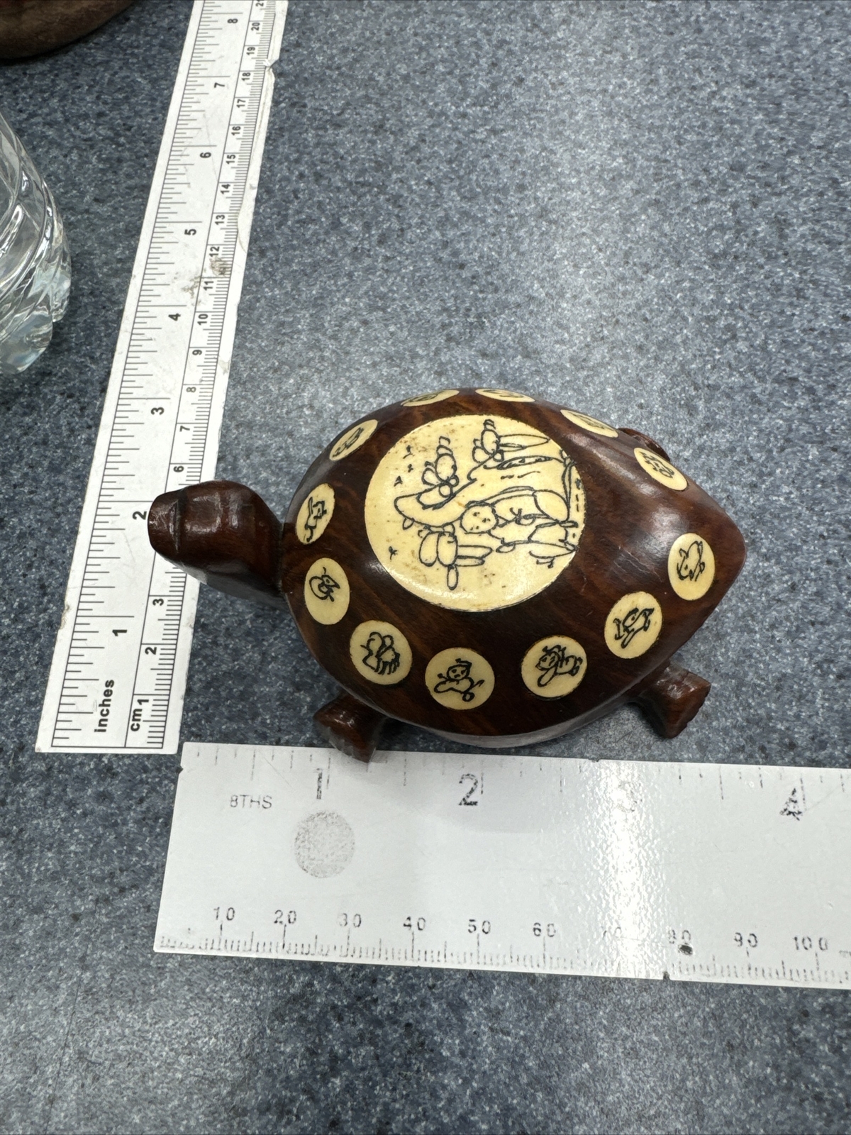 VINTAGE CARVED WOOD TURTLE OPENS TO COMPASS WITH INLAID CHINESE ZODIAC SIGNS