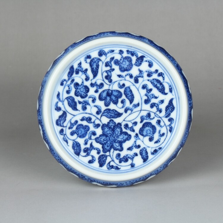 3.1″ Chinese Ming Blue-and-white Porcelain Lotus Flower Branch Plate