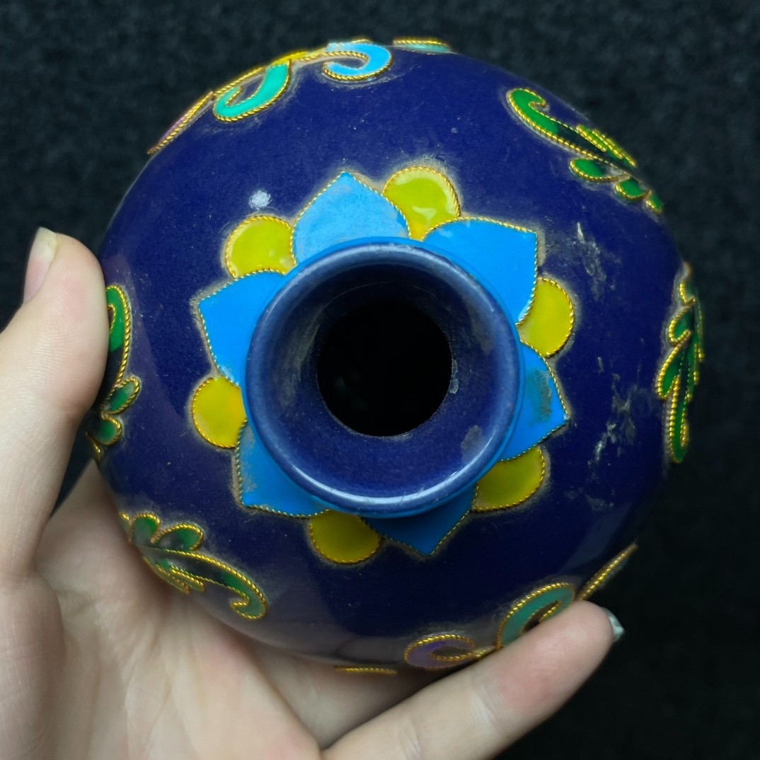 Imperial cloisonn é enamel multicolored glazed porcelain vase