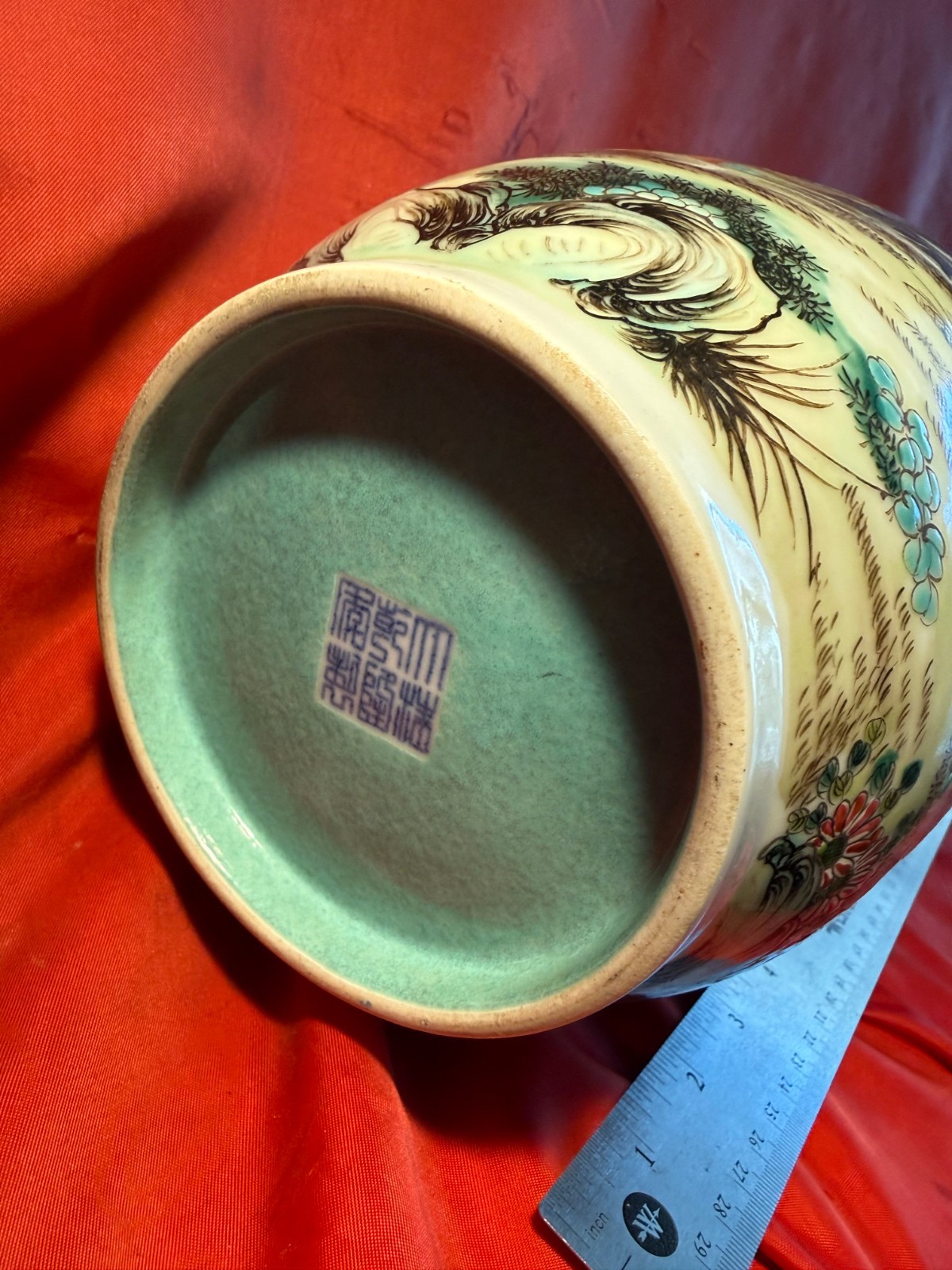 12 inches Chinese Vase Collectible