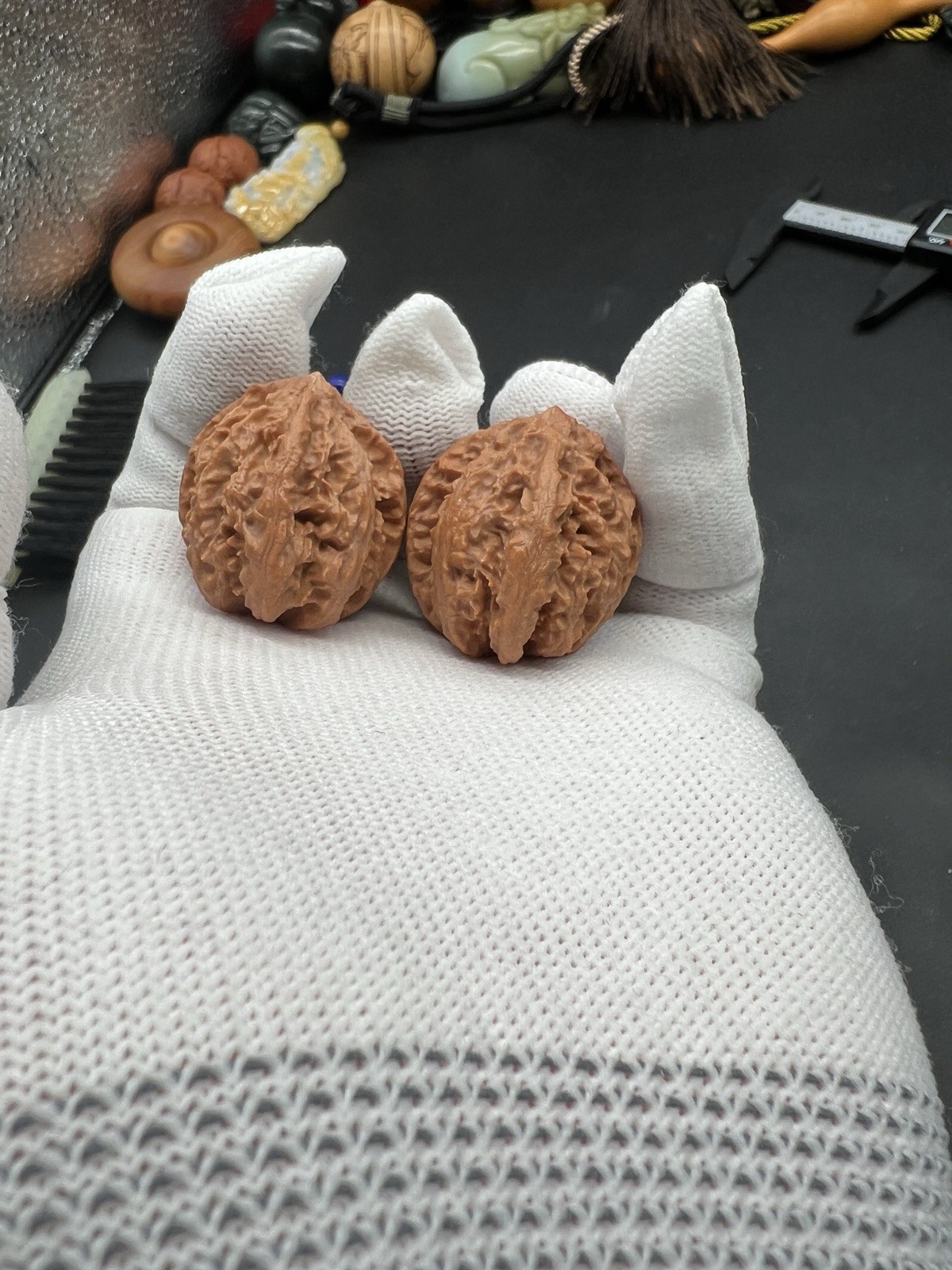 Pair of Match Chinese Health Small Walnut Collection29×32×31.5mm精配文玩秋子粗筋八棱手捻