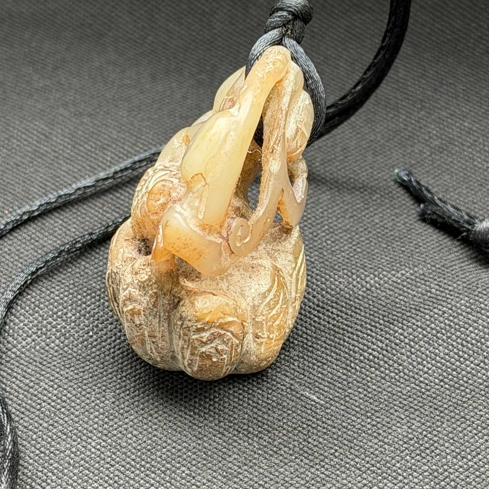 Vtg Chinese Nephrite Jade Pendant w Mythical Beast & Pearl (AHB) 425
