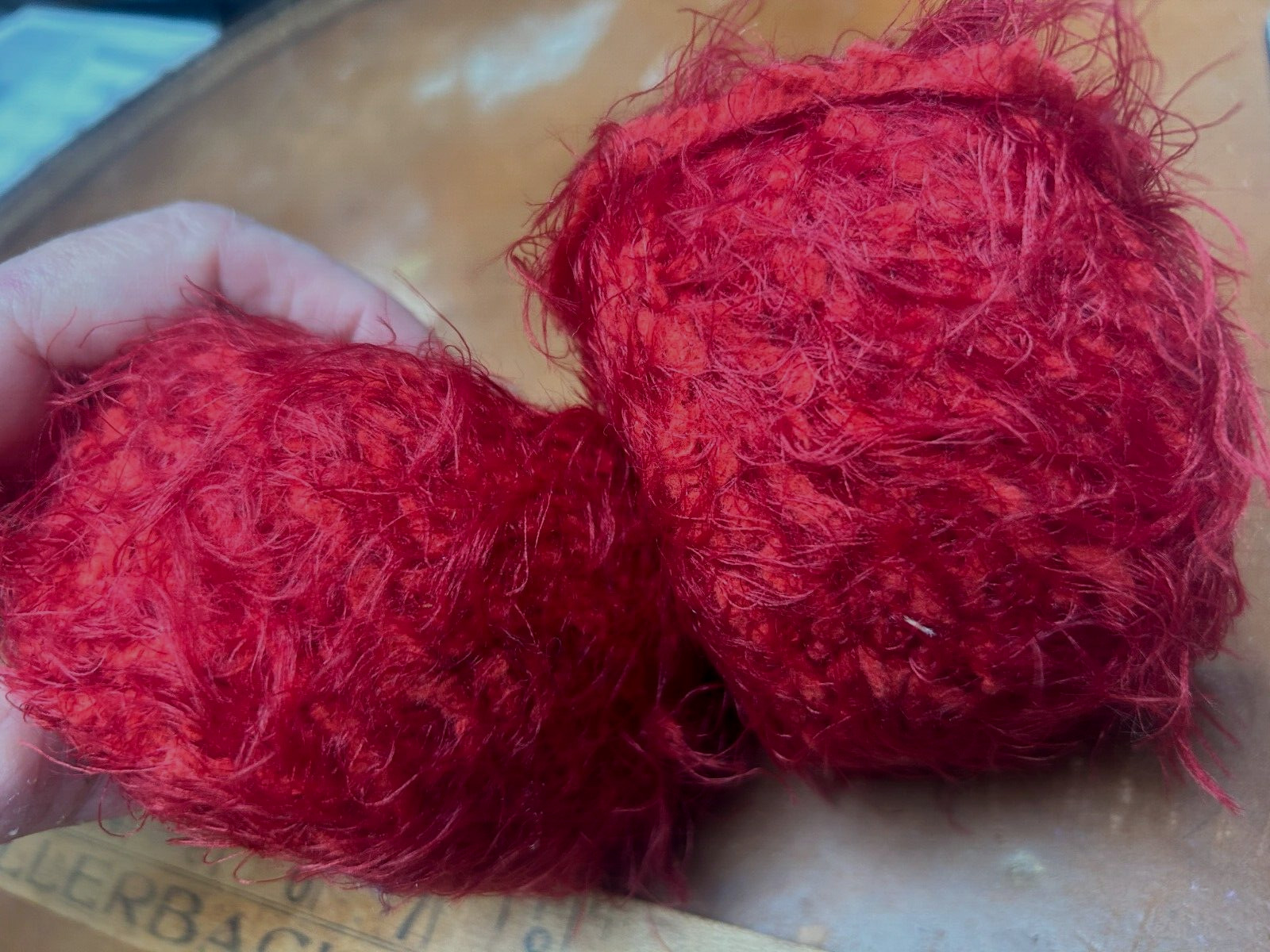 Private Label 140yds? peluche tomato red 2 balls