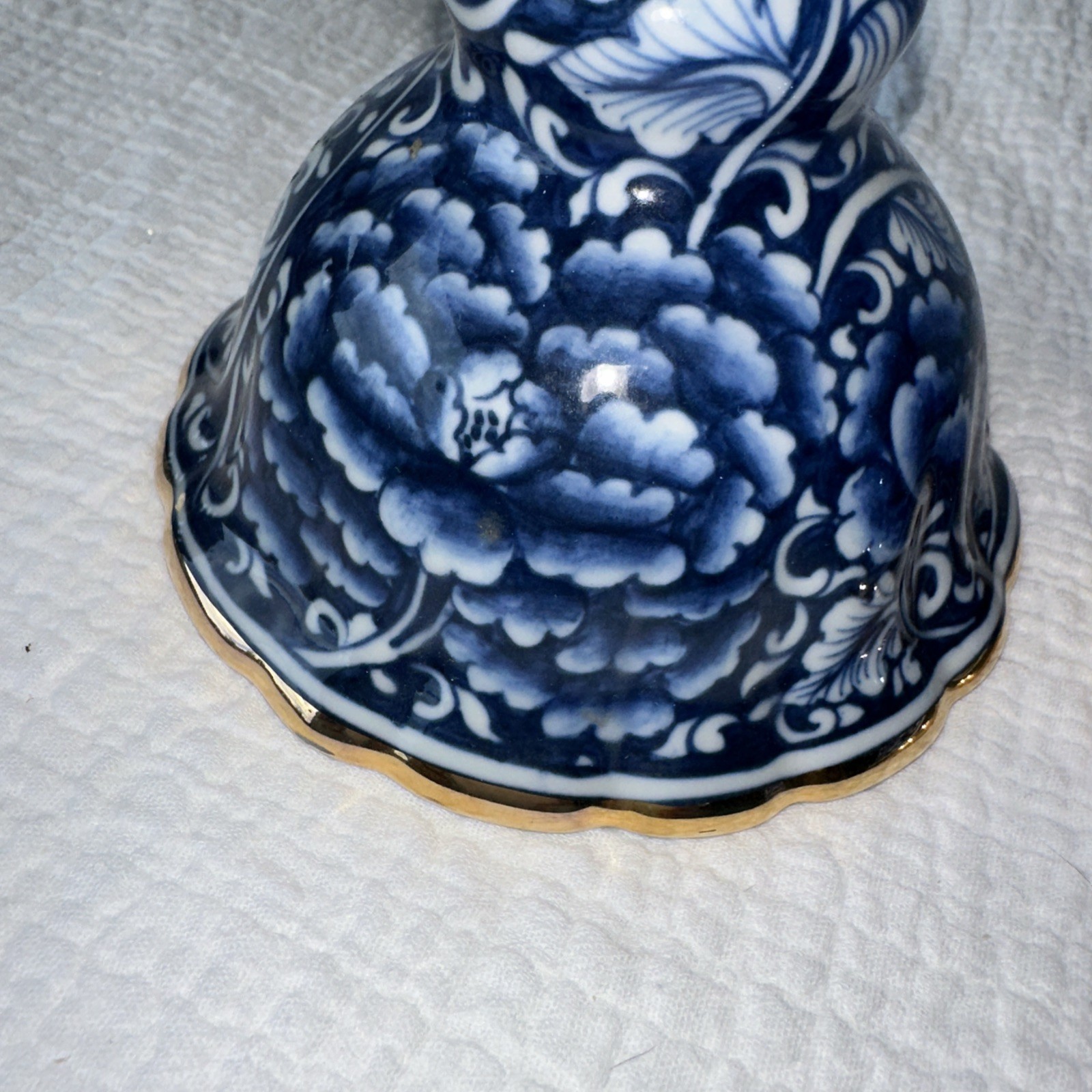 VINTAGE ORIENTAL CHINESE MOTIF BLUE and WHITE PORCELAIN CANDLE HOLDER