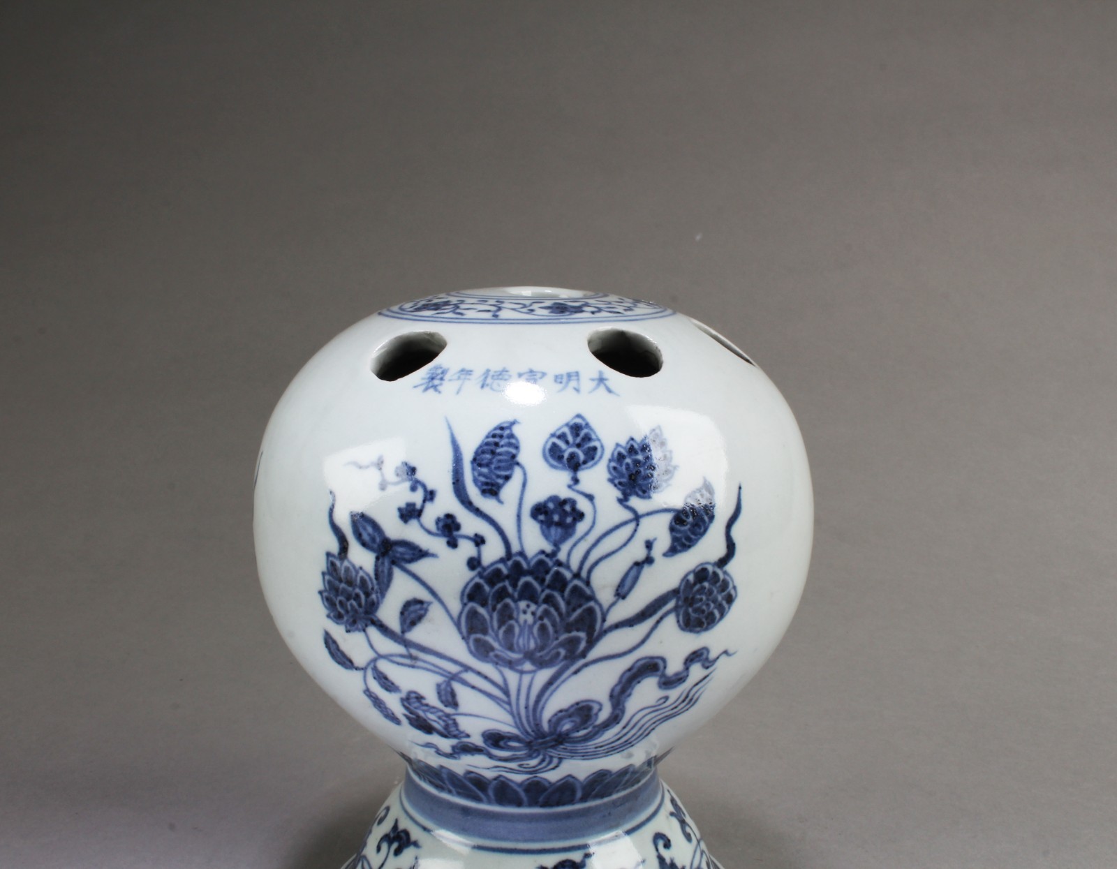 Chinese Blue & White Ornament. ‘XuanDe’ mark on body