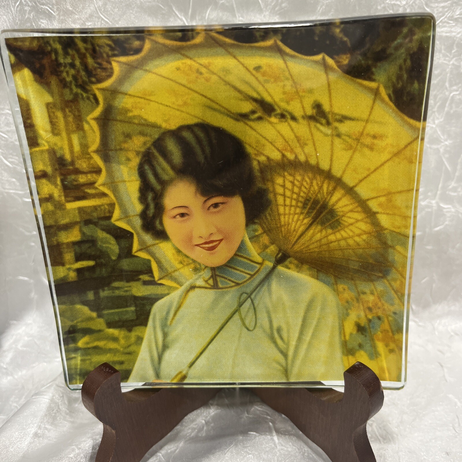 Pair Of Vintage Chinese Pin Up Girls Glass Trinket Jewelry Souvenir Tray 5″×5″