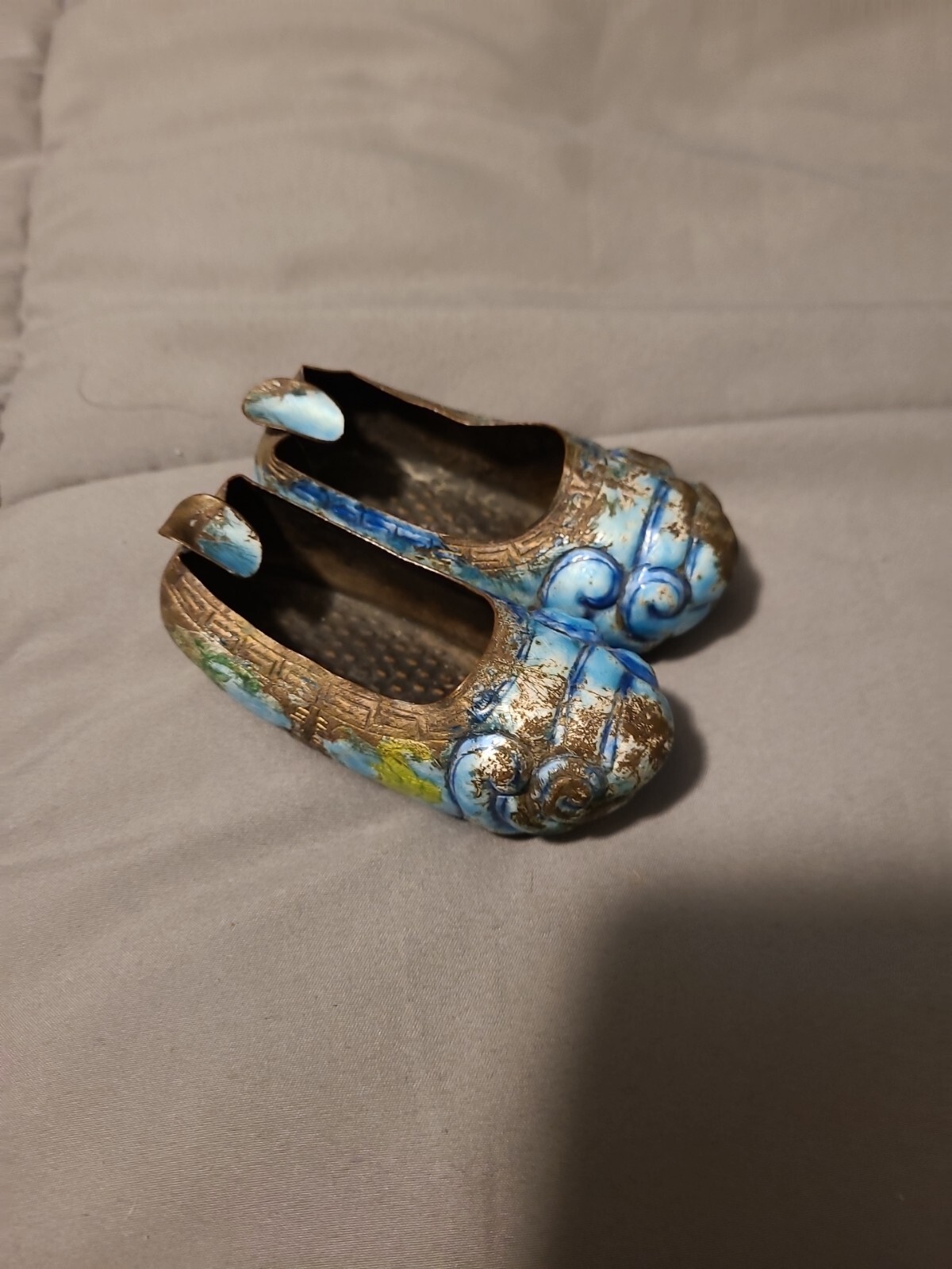 VINTAGE COLORFUL ENAMELS ON BRASS MINI SHOE ASHTRAY
