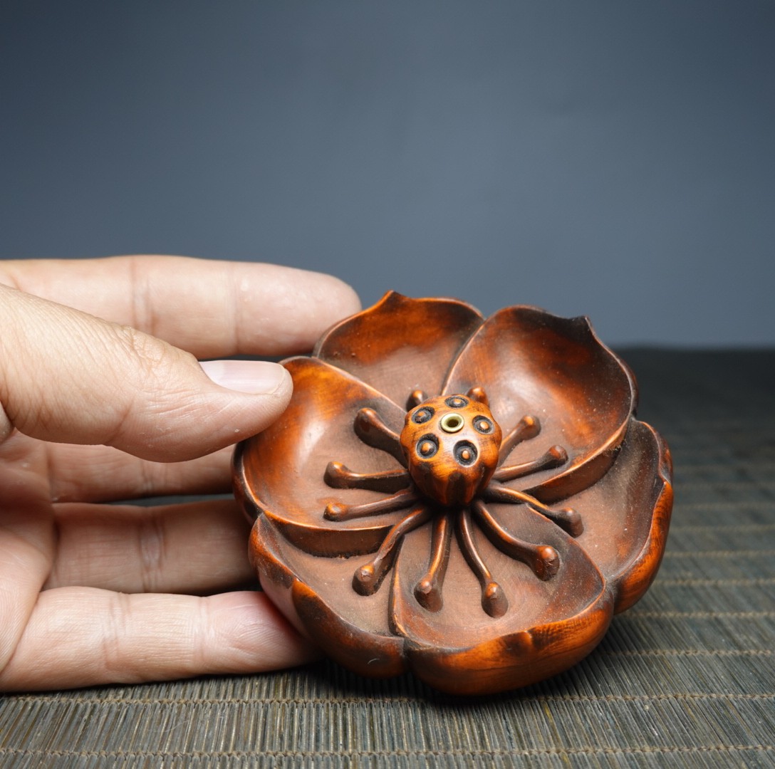 3.1″ China Box-wood Carving Chrysanthemum Incense Holder Zen Style Stick Burner