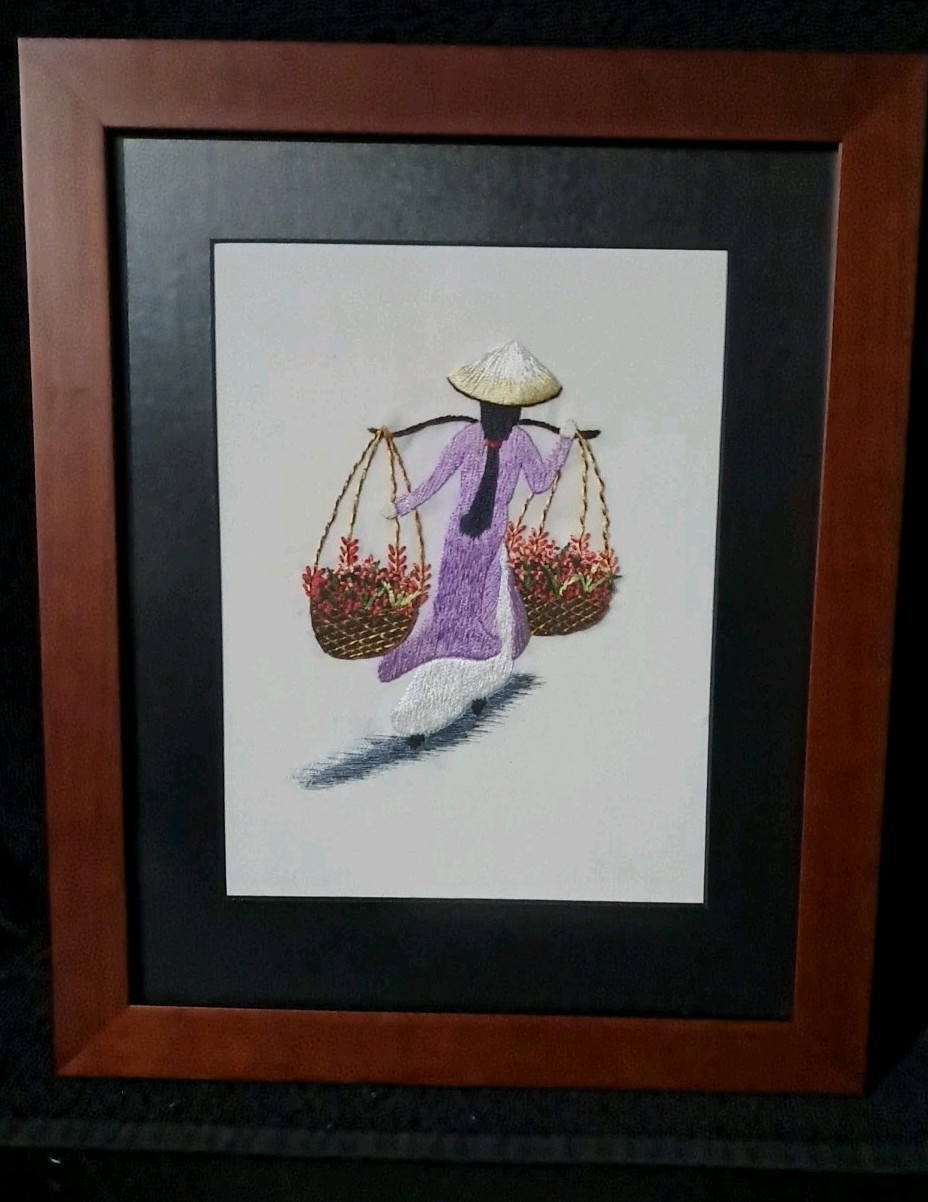 VINTAGE EXQUISITE SILK EMBROIDERED ASIAN LADY / FLOWERS WALL ART 12 X 14.5