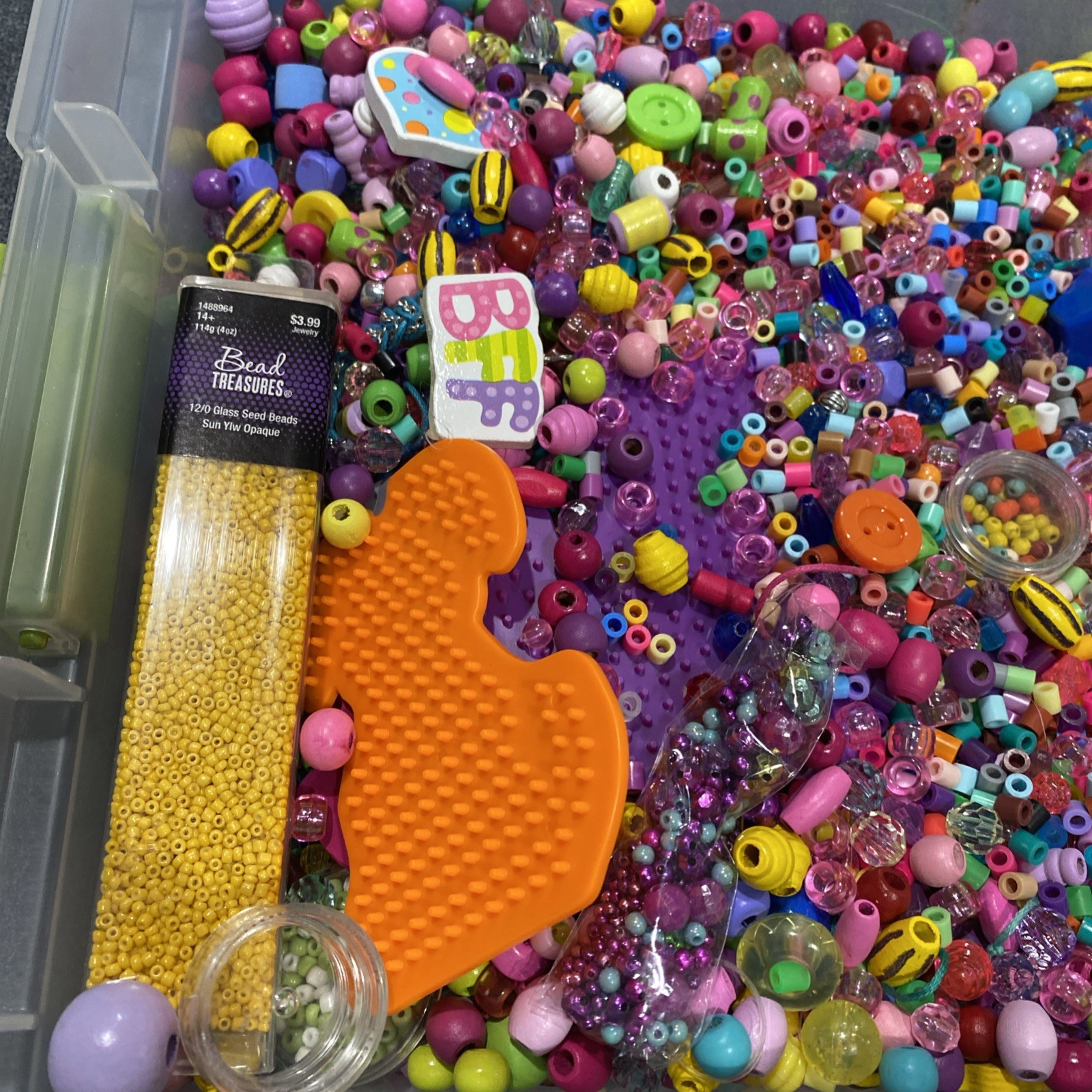 Almost 5lbs Lot Mixed Size Color Acrylic Plastic Beads And Decor