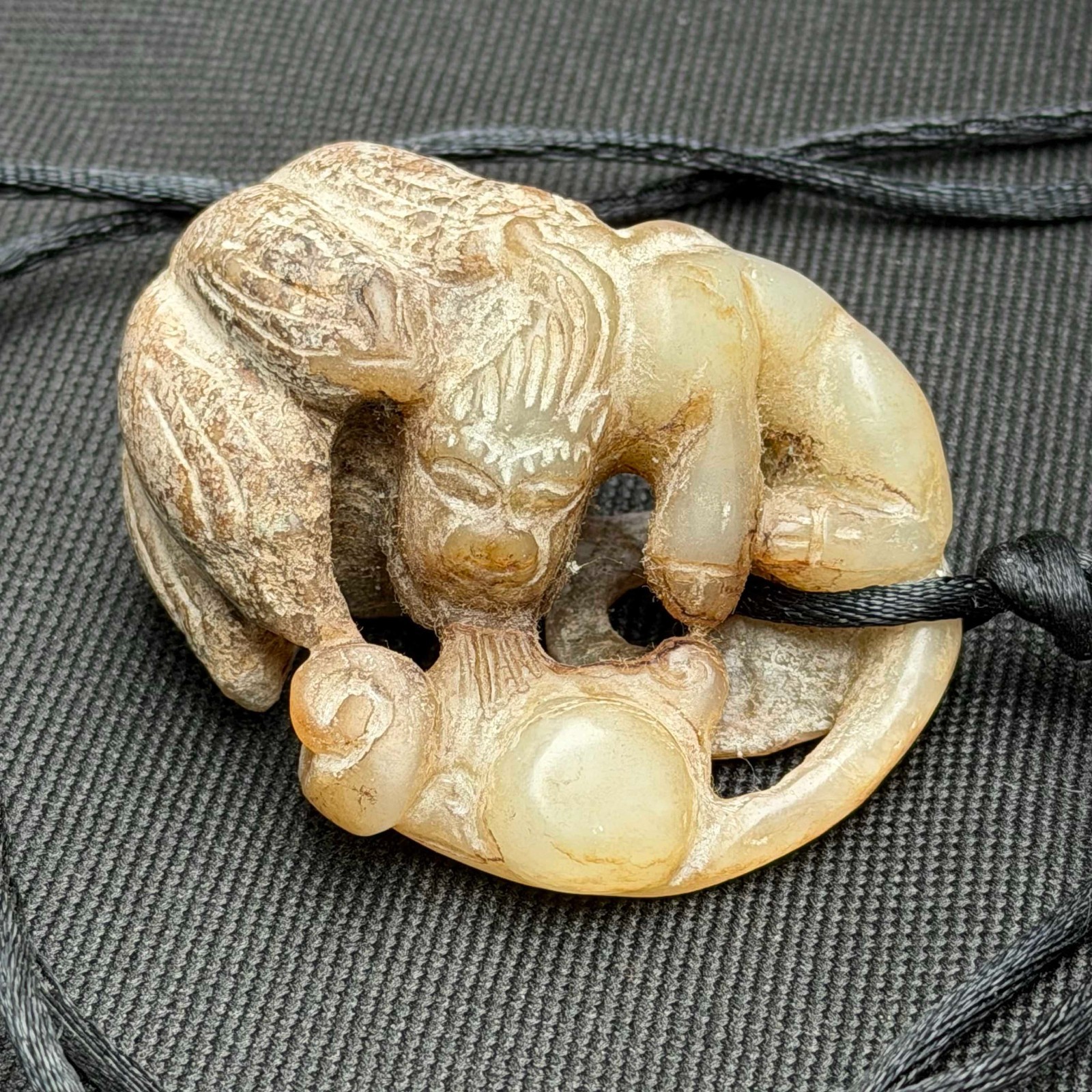 Vtg Chinese Nephrite Jade Pendant w Mythical Beast & Pearl (AHB) 425