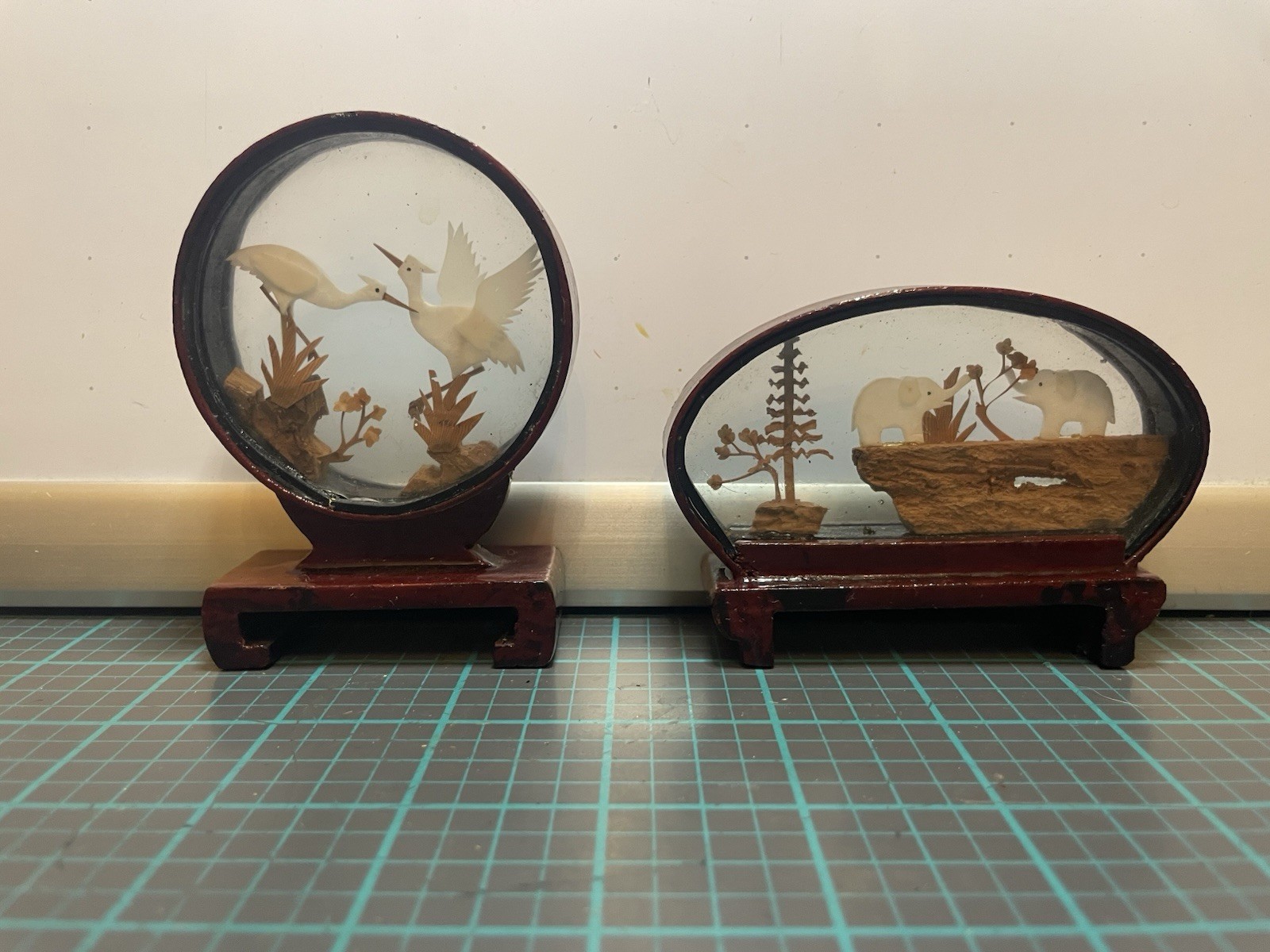 VINTAGE ASIAN Set CARVED CORK DIORAMA GLASS DISPLAY WOOD BOX Storks & Elephants