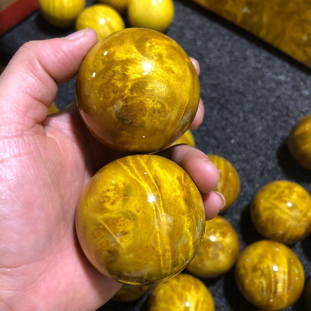 Golden Nanmu Hand Balls 5cm Solid Wood Health Massage Fitness Balls (Pair)