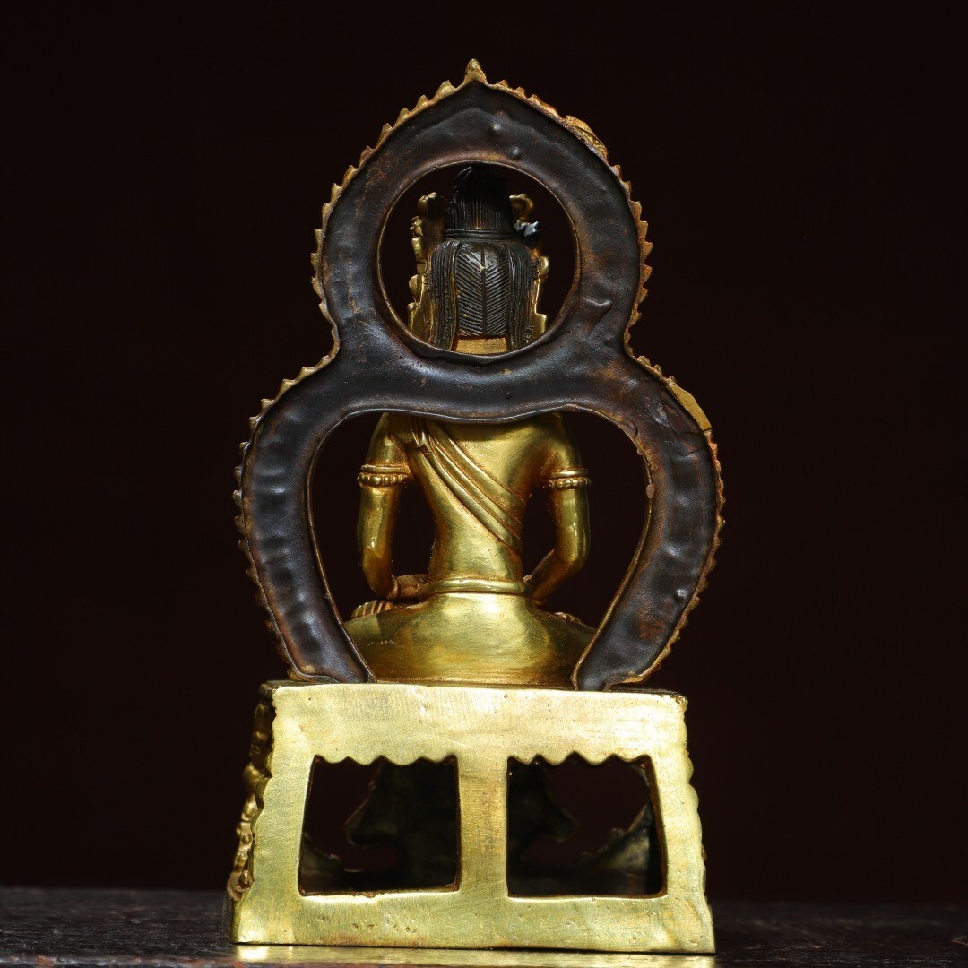 Bronze gilded statue of the Infinite Life Buddha