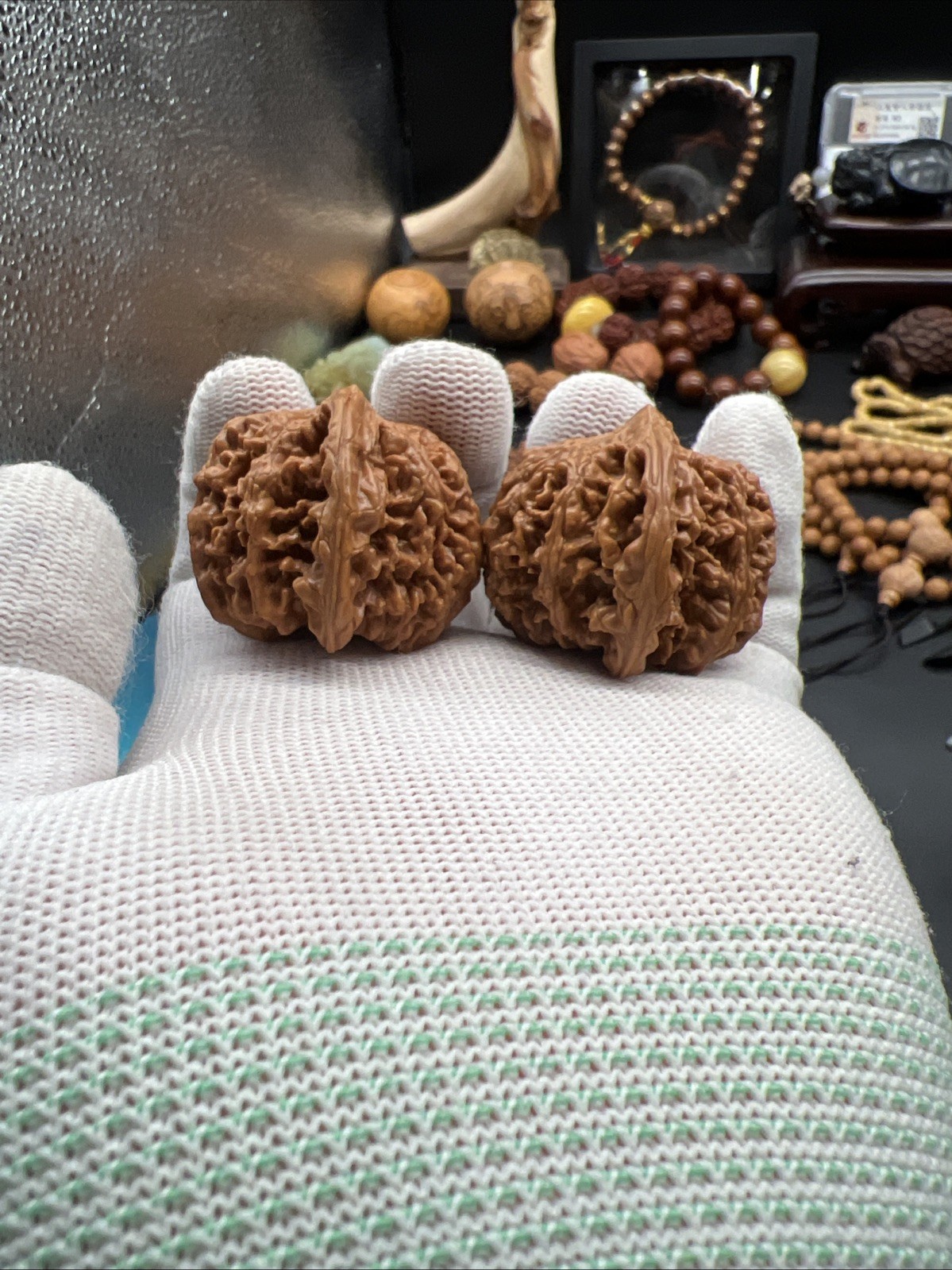 Pair of Match Chinese Health Walnut 41×40×36mm 精配文玩核桃～矮桩满天星