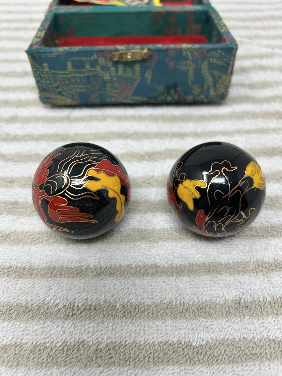 Chinese Harmony Balls Exercise HAND Therapy MEDITATION Metal Chiming DRAGONS Box