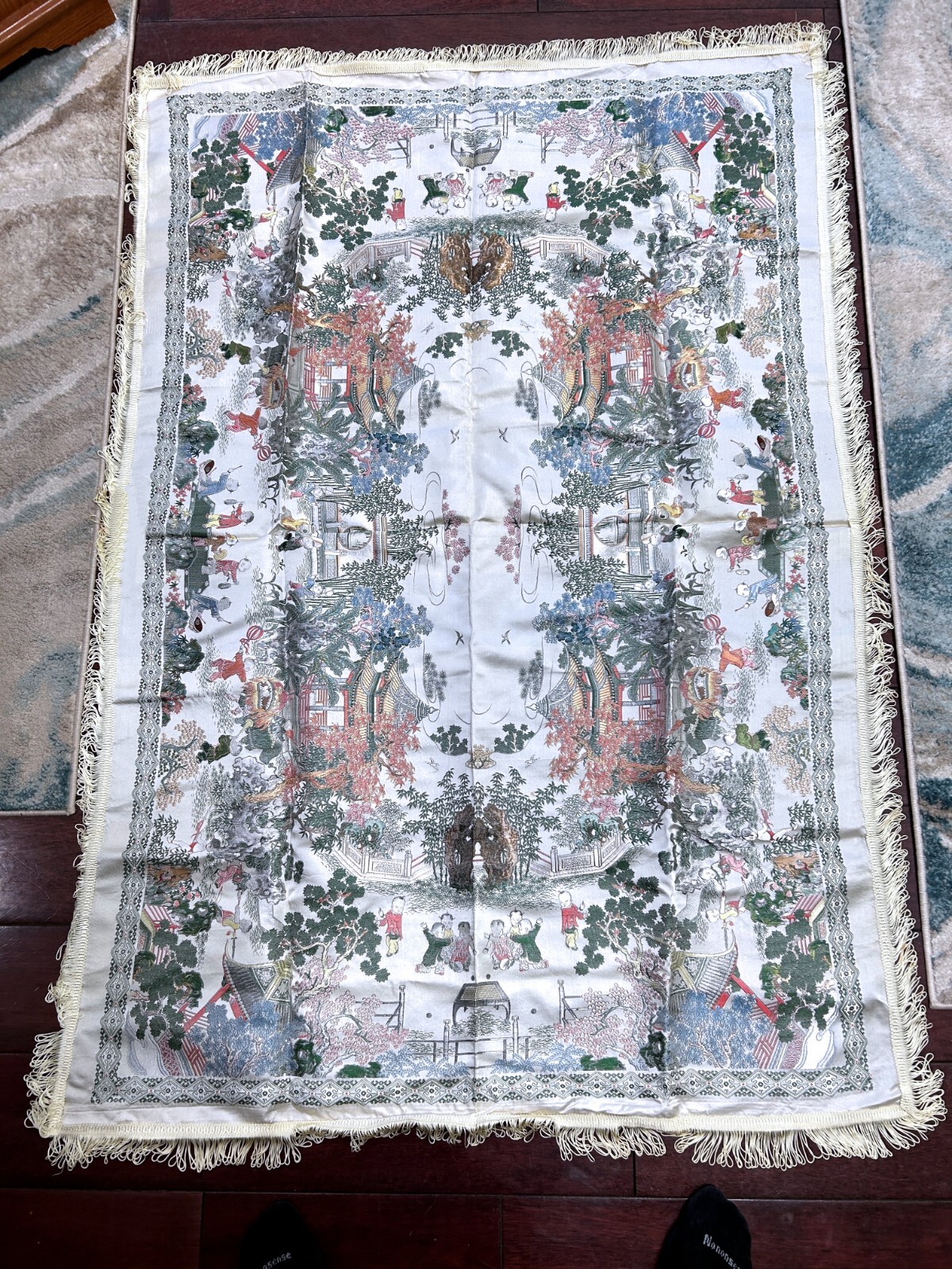 VINTAGE “BROCADED FLOWERS” CHINESE SILK TAPESTRY TABLECLOTH/WALL HANGING 56″x38″