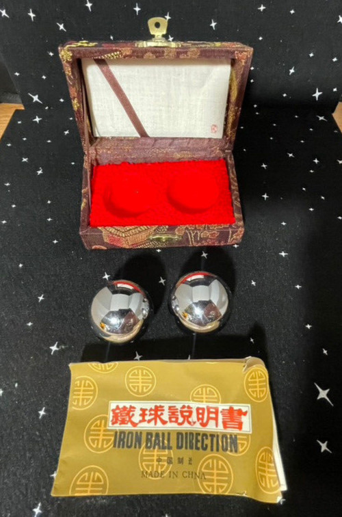 VTG Chinese Boading Iron Balls w/Case Stree Therapy Balls 5 inch diameter