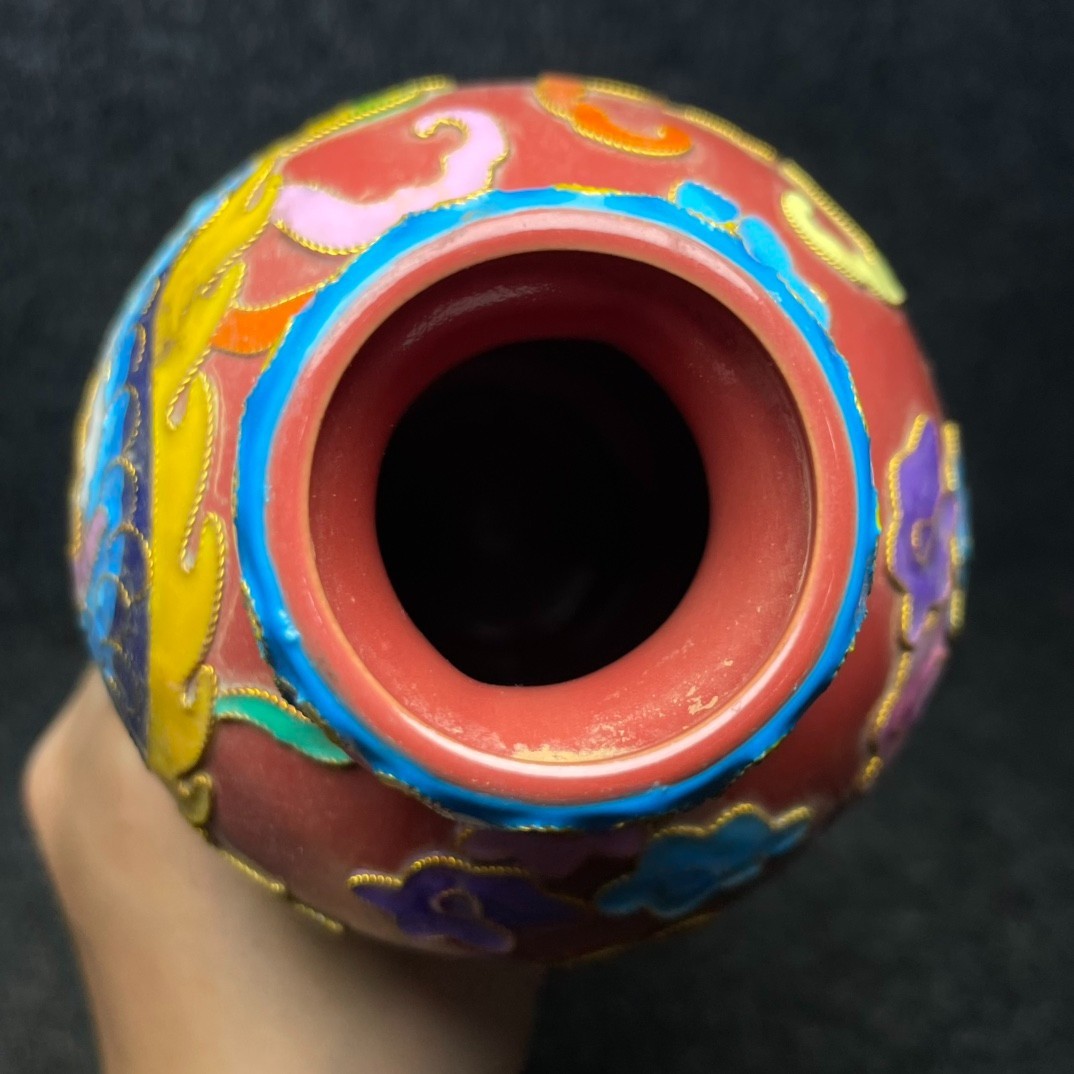 Imperial cloisonn é enamel multicolored glazed porcelain vase