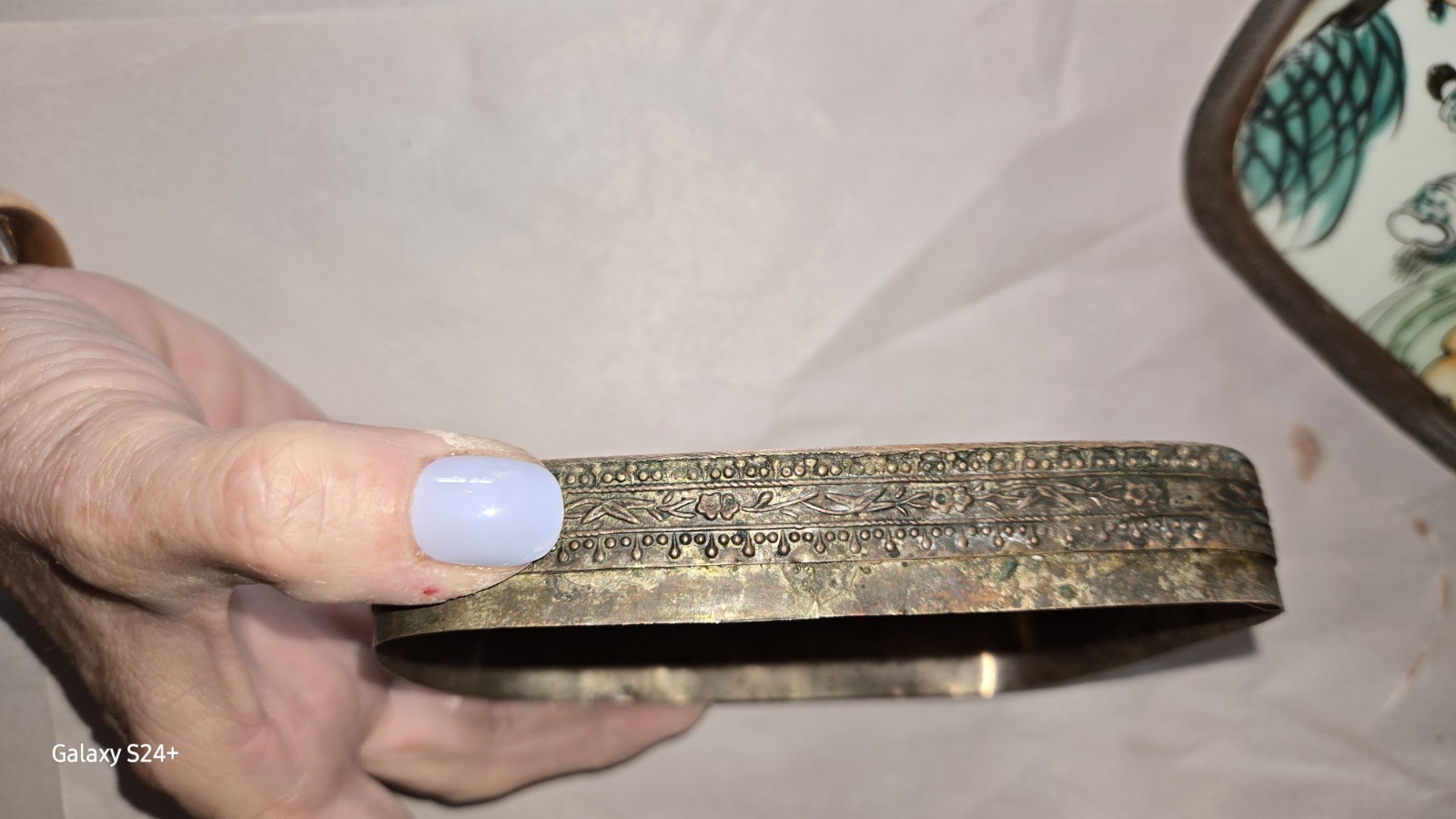 Vtg Chinese Asian Porcelain Shard Lid Trinket Box 3.5″x 5.0″ Silver Over Brass