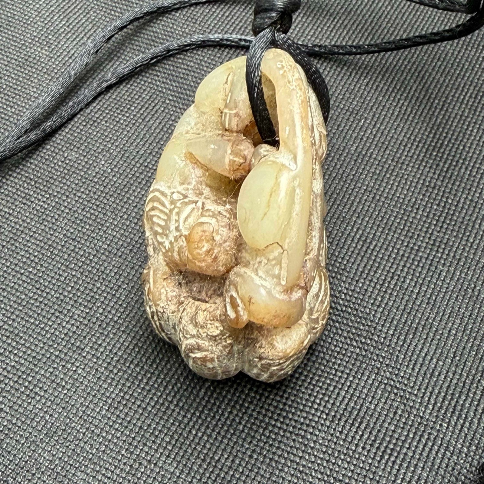 Vtg Chinese Nephrite Jade Pendant w Mythical Beast & Pearl (AHB) 425