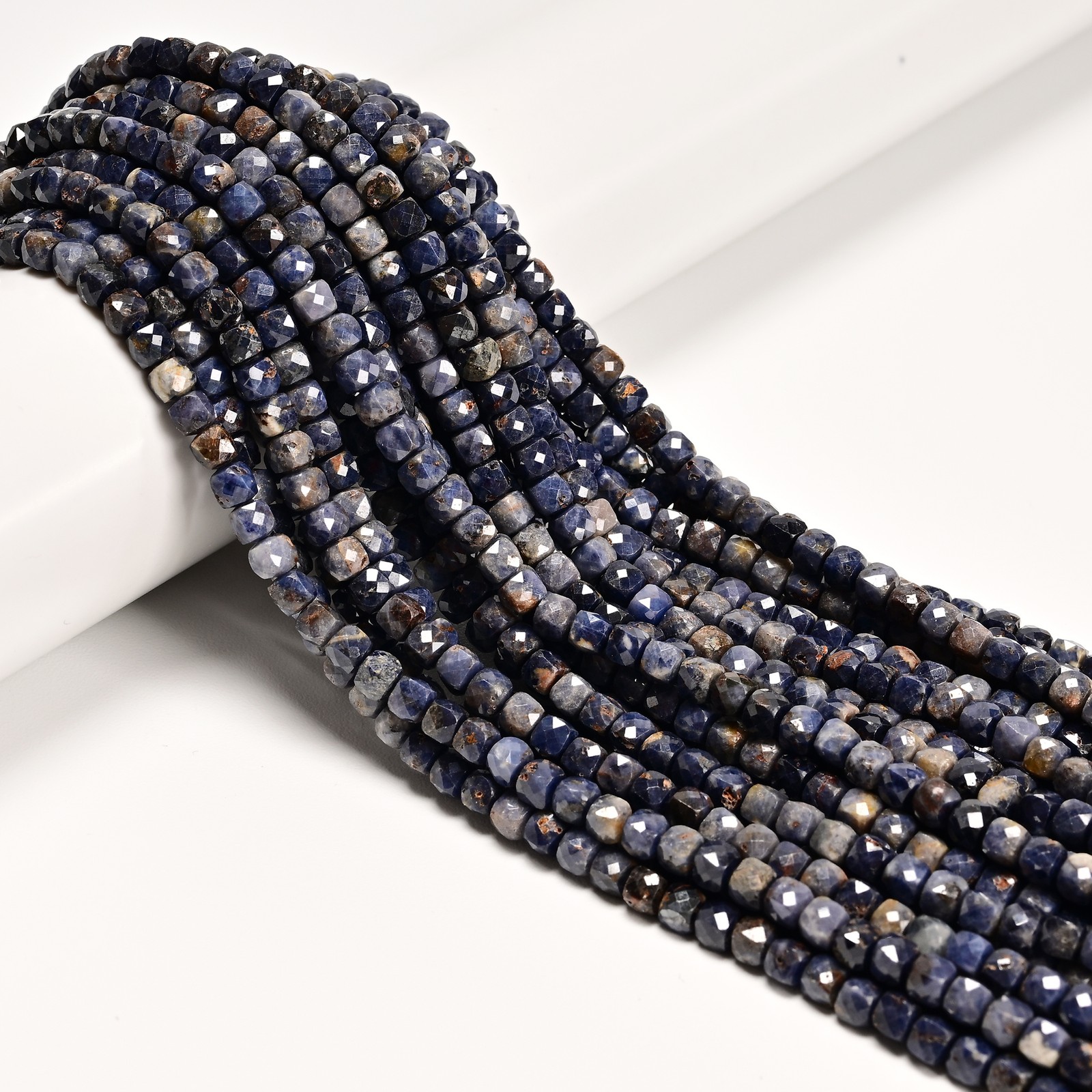 Natural Sapphire Faceted Cube Beads Size 4mm 15.5″ Strand