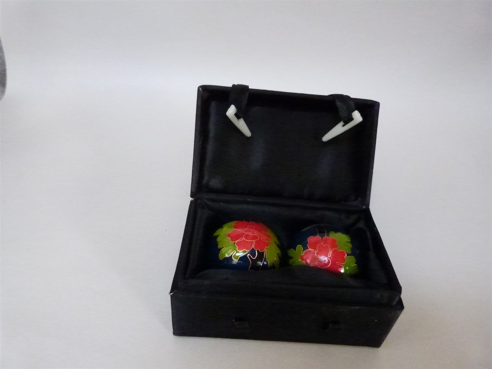 2 Boading Iron Chiming Cloisonne Balls FLOWER in Box BLUE GREEN RED Red 1.5″ EUC