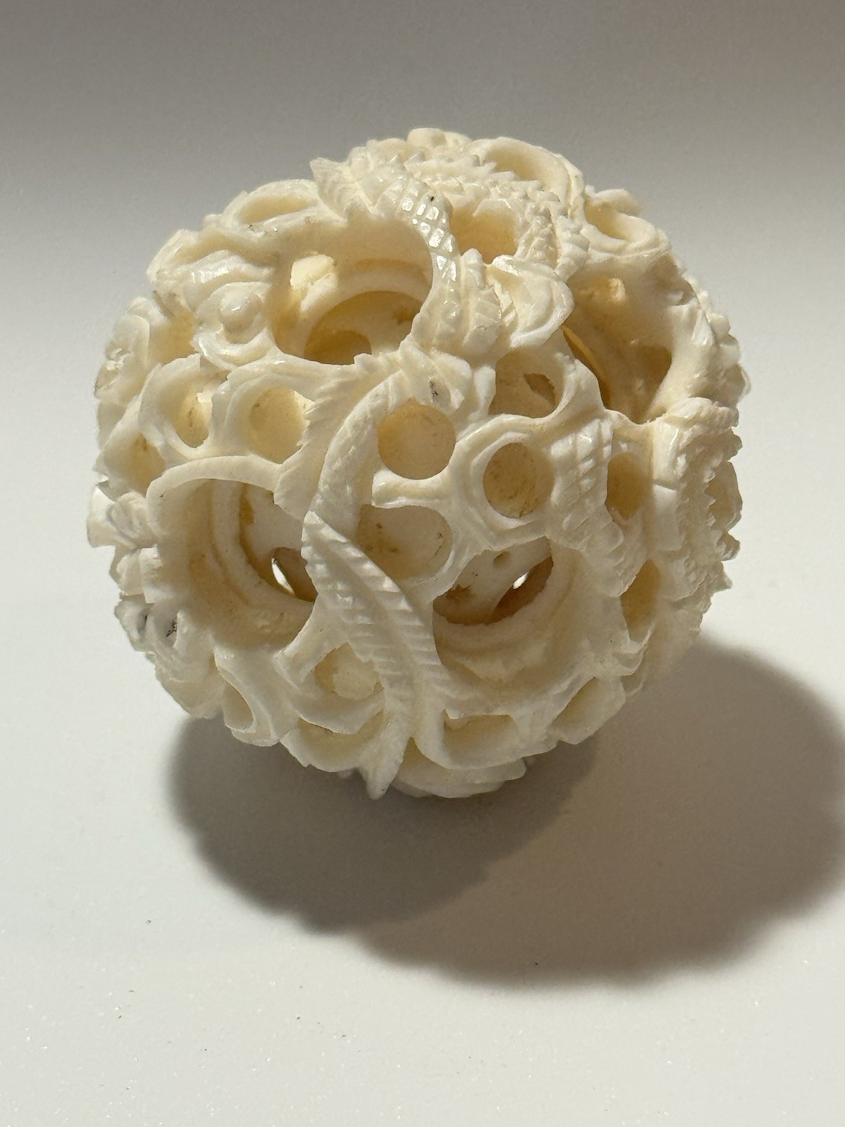 Chinese Carved Puzzle Ball Nested Sphere Intricate Devil’s Work Ball Concentrate