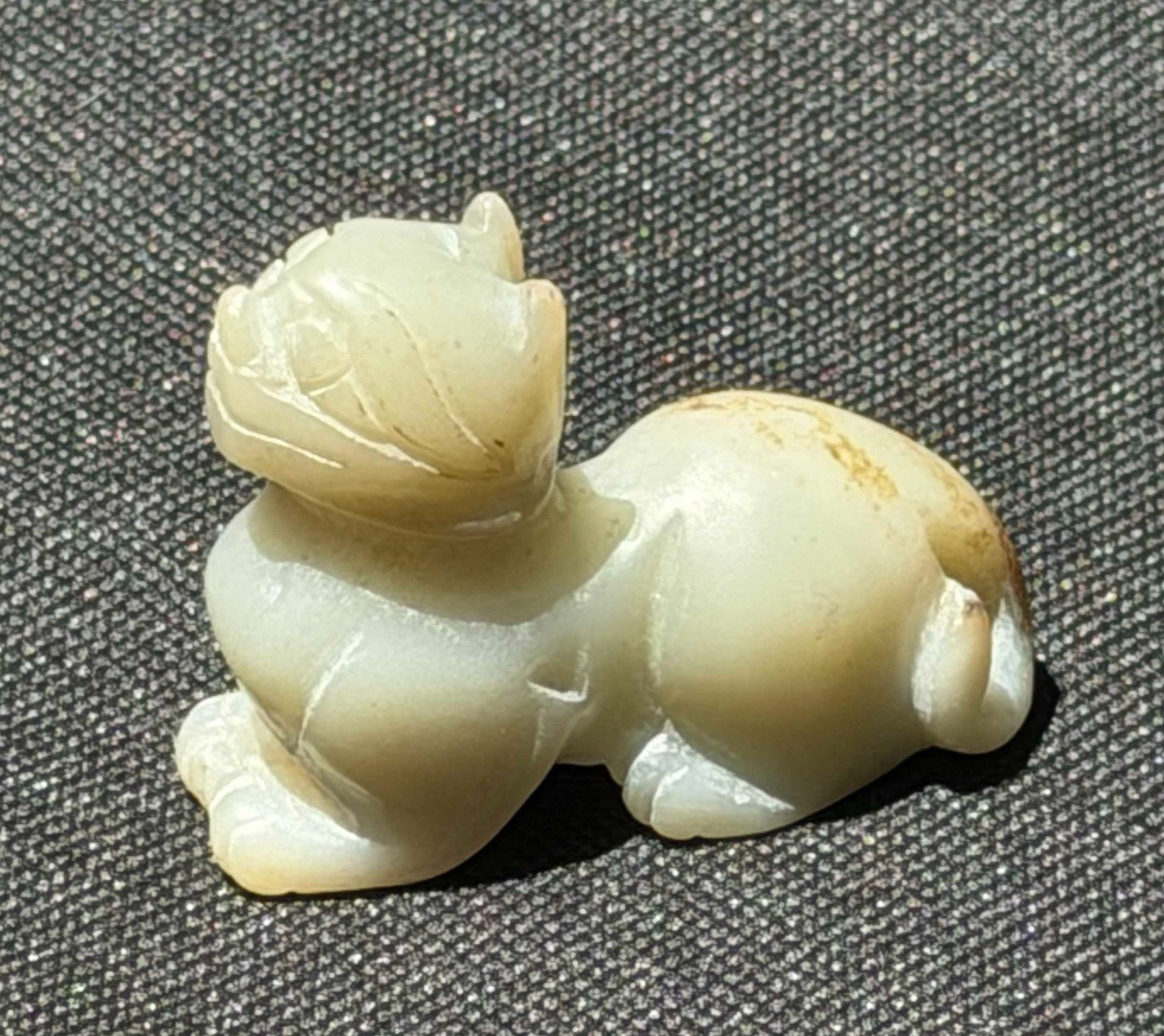 Vtg Chinese Celadon Jade Foo Dog Pendant w Russet 33.9g (AHB)