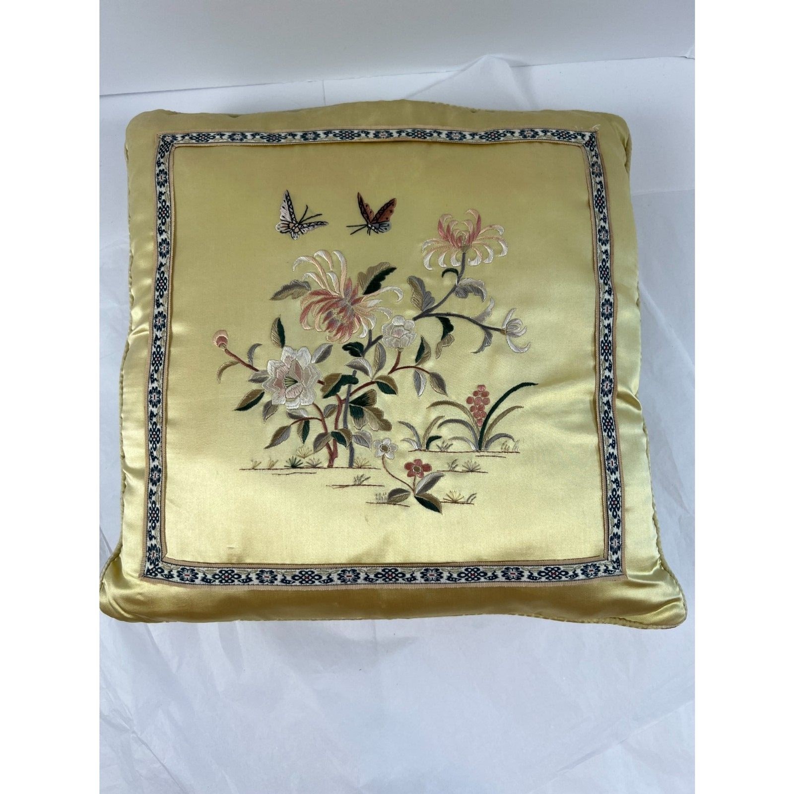 MCM Chinese 100% Silk Embroidered Throw Pillow Gold Removable Cover 15″x15″ EUC