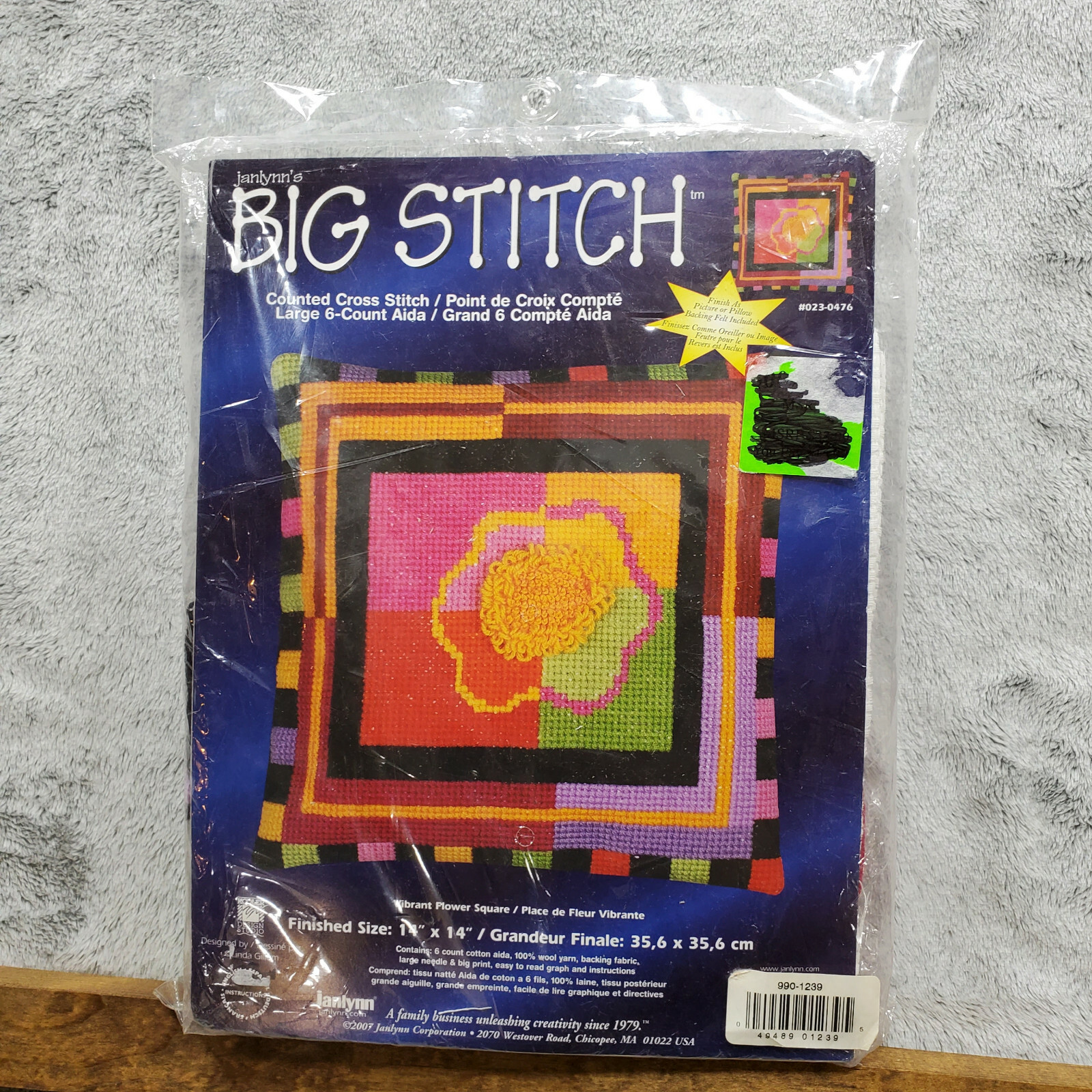 Big Stitch Counted Cross Stitch Kit Vibrant Color Square Wool Yarn 14×14 NEW