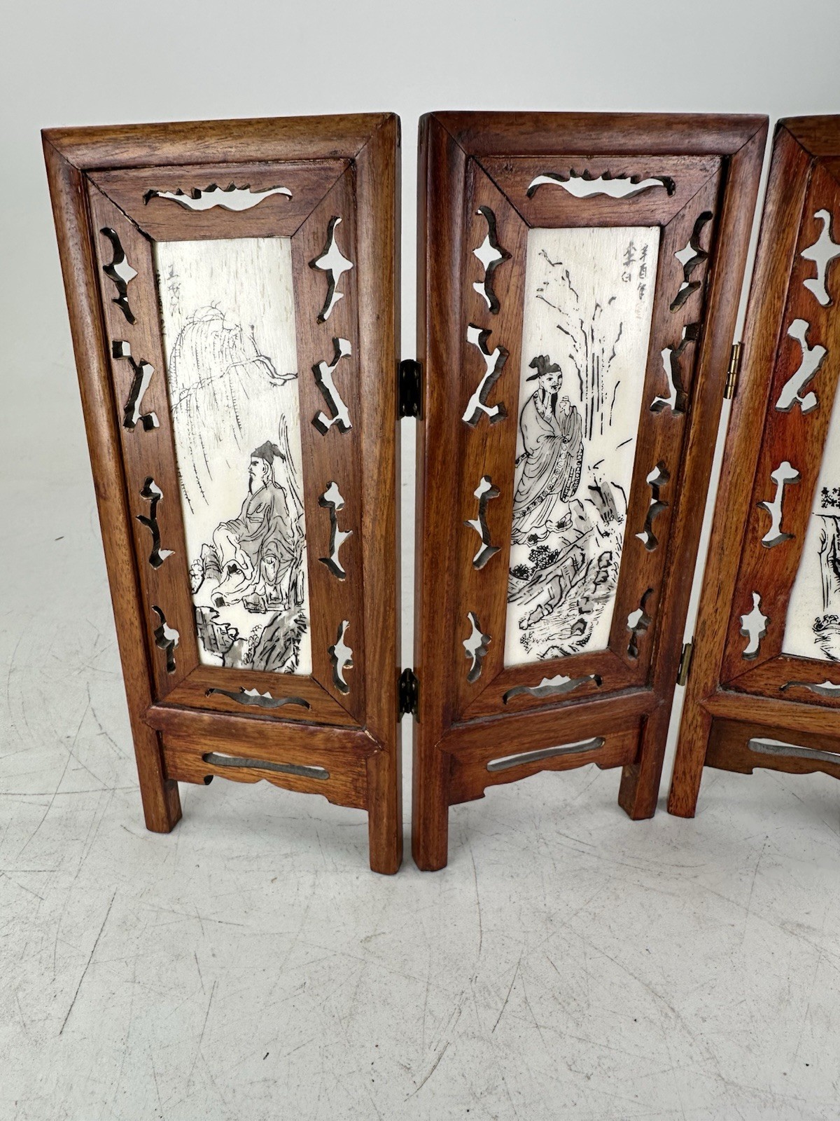 Antique Chinese 1900s 4 Panel Hand-Painted Mini Folding Screen Carved Engraved