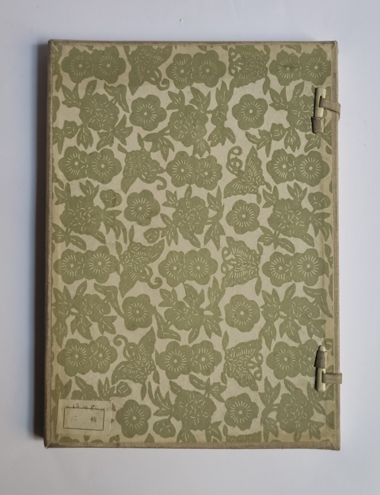 VINTAGE PORTFOLIO ALBUM WITH 16 CHINESE PAPER-CUTS – 1955
