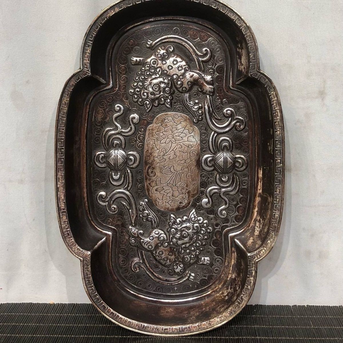 White Copper Lion Plate Vintage Antique “Everything Goes Well” Craft Decor