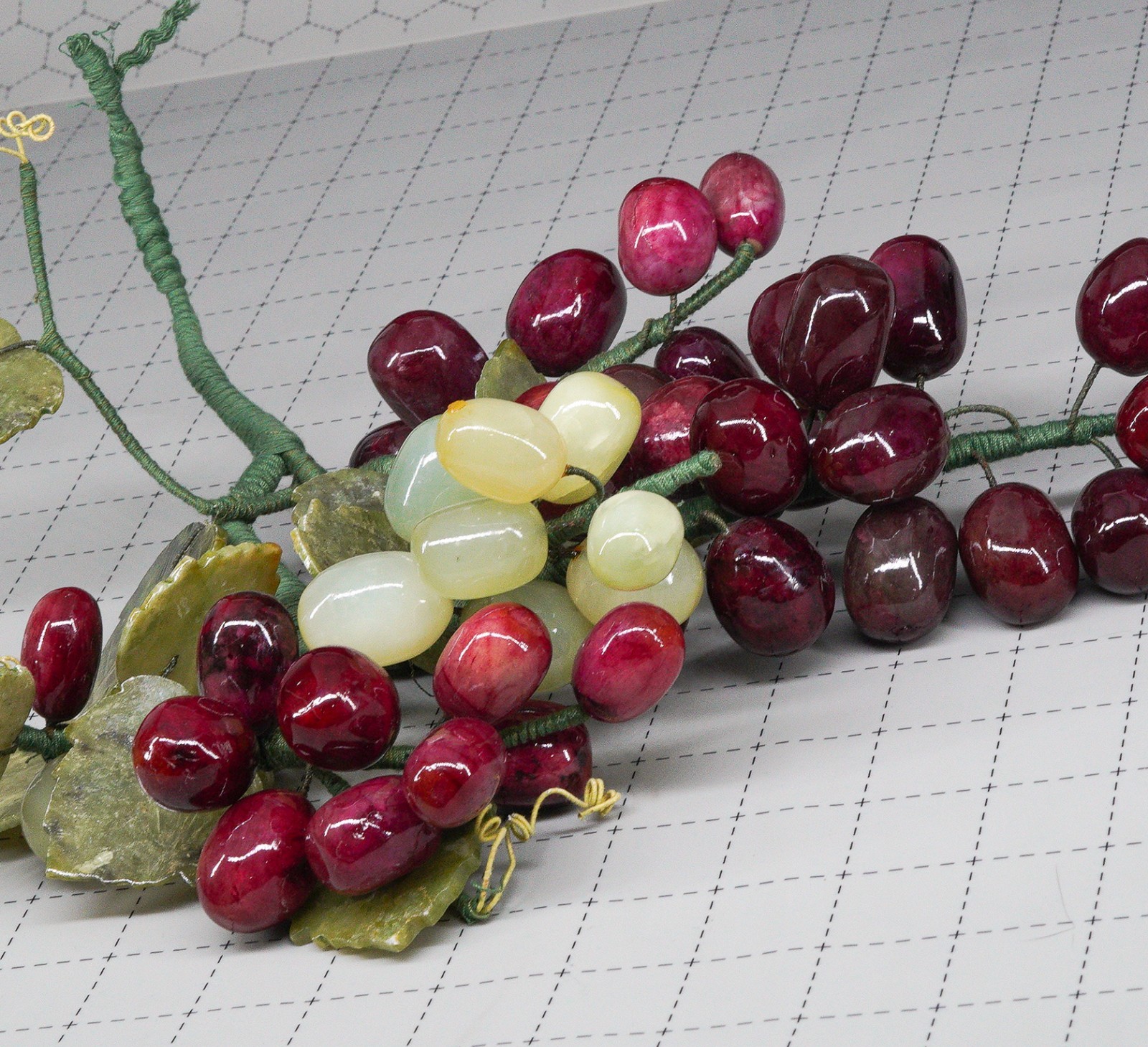Vtg 12″ Jade Nephrite Celadon Stone Green & purple Grape Cluster w/ leaves 2.5lb