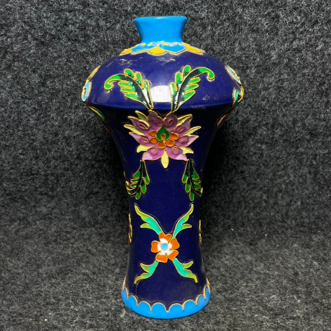 Imperial cloisonn é enamel multicolored glazed porcelain vase