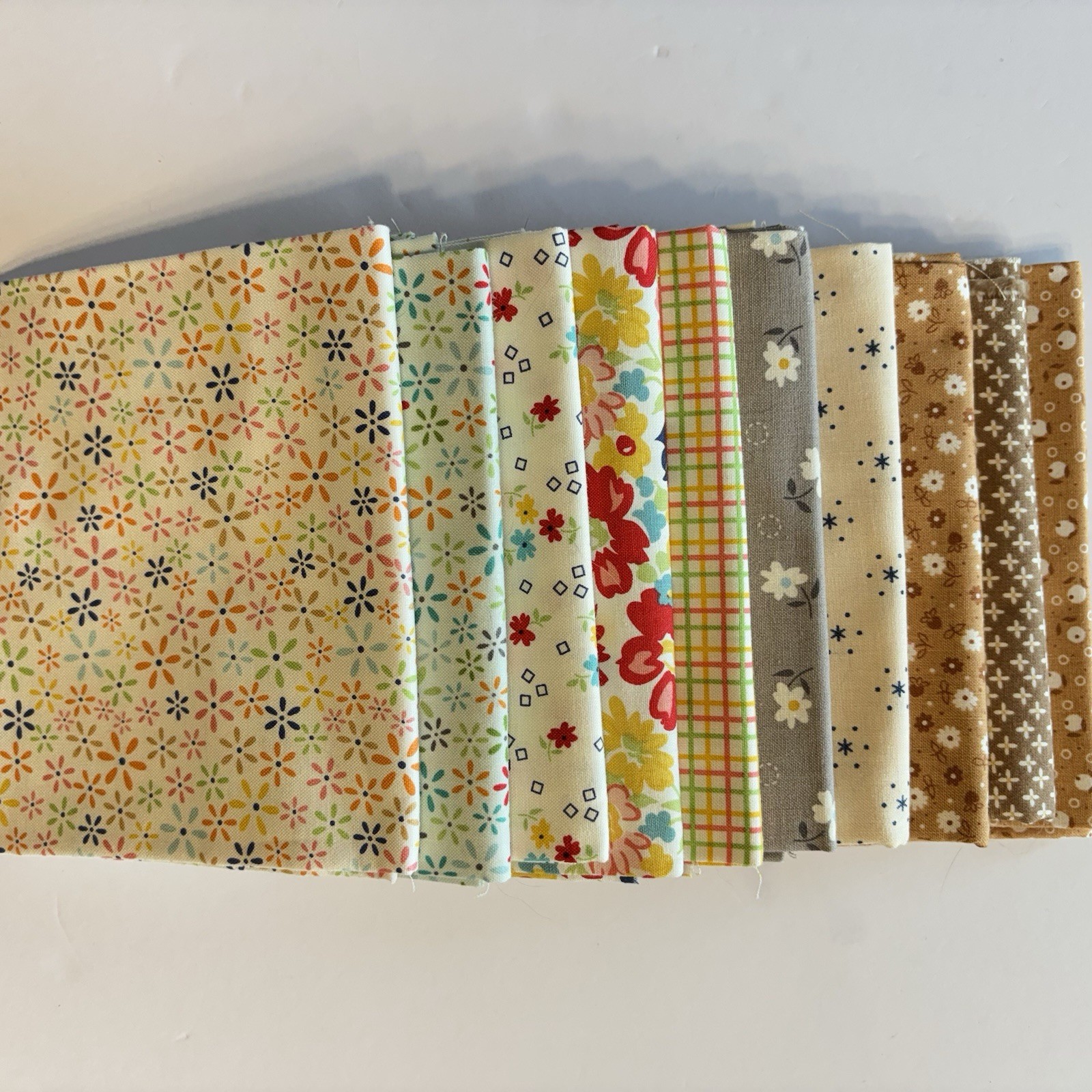 Lori Holt Fat Quarters Neutrals And Lights. 10 Fat Quarters In White, Gray, Tan