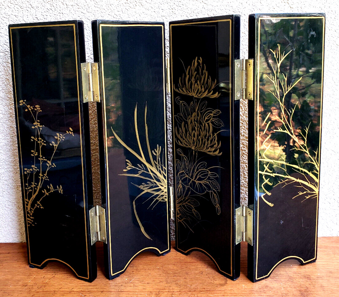 Folding Screen in Black Lacquer Wood with Mother of Pearl Figurines 14″Tall