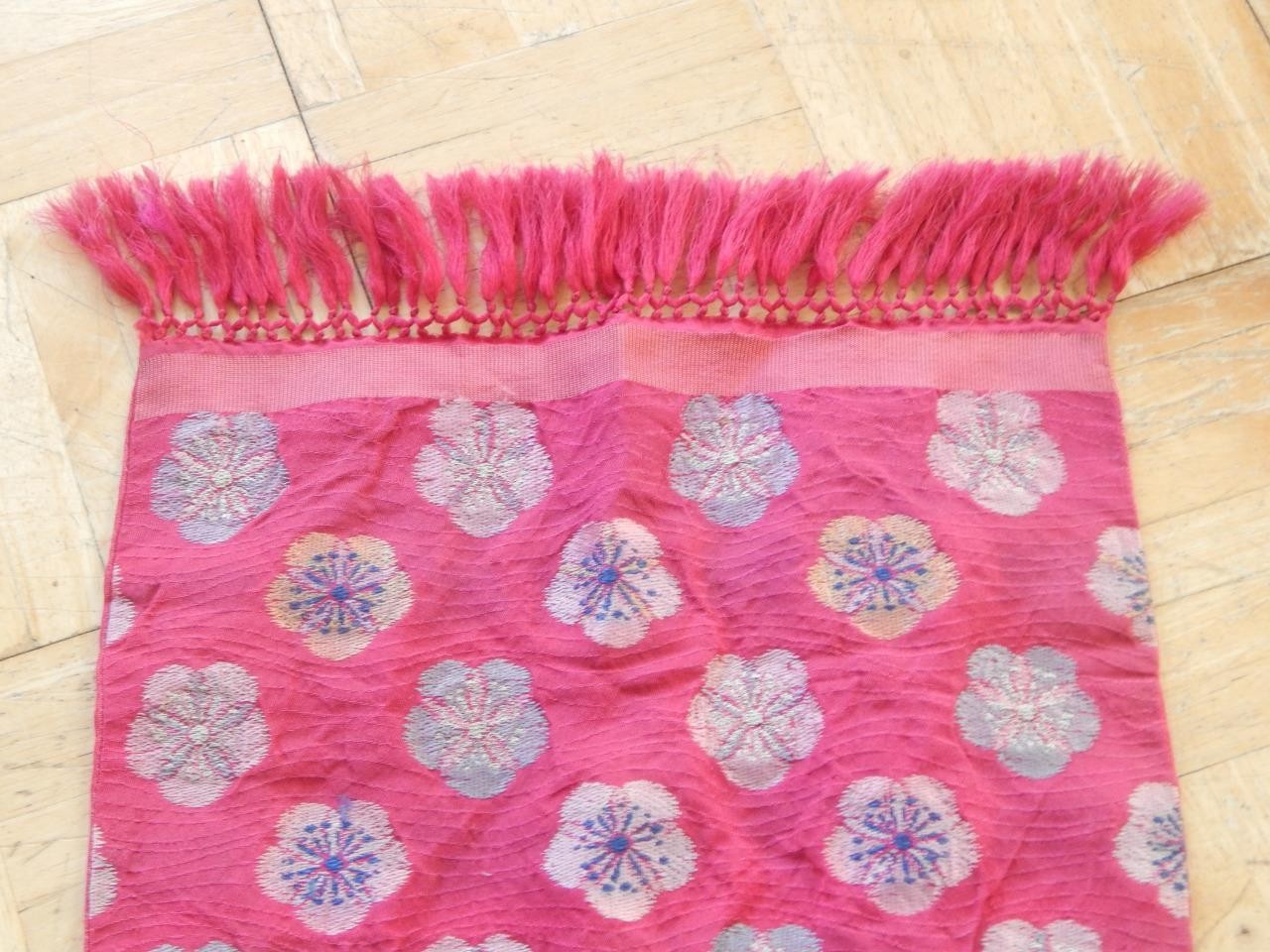 VINTAGE CHINESE SILK SMALL SIZED RUNNER – NICE PATTERN