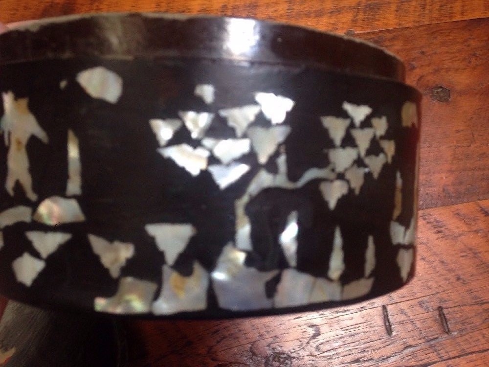 Vintage Antique Chinese Mother of Pearl Inlay Black Lacquer Wooden Round Box 7″
