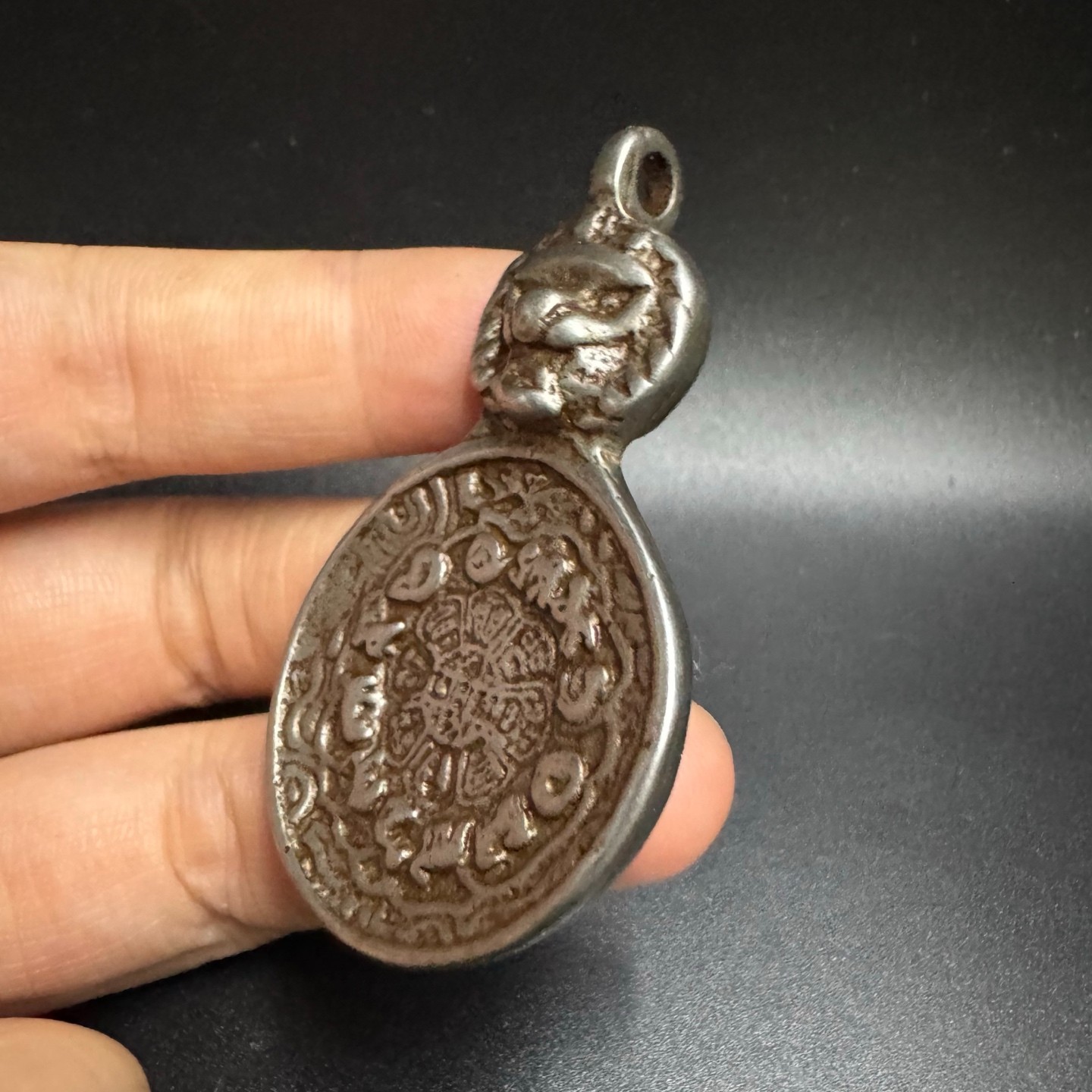 Iron Tibetan Snow Lion Kalachakra Mantra Pendant Buddhist Protection Lucky Amule