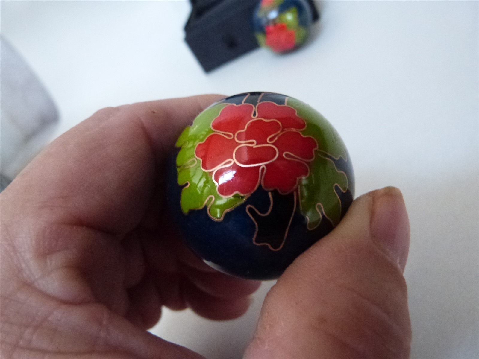 2 Boading Iron Chiming Cloisonne Balls FLOWER in Box BLUE GREEN RED Red 1.5″ EUC