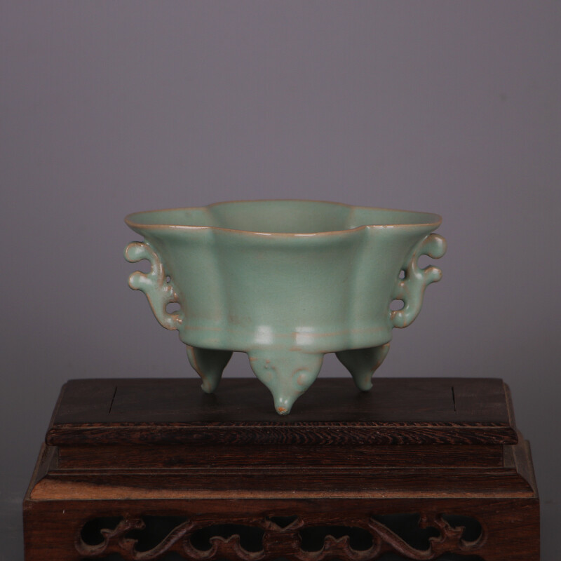4.7″China Song Porcelain Ru Kiln Green Glaze Fancy Top Three Foot Incense Burner