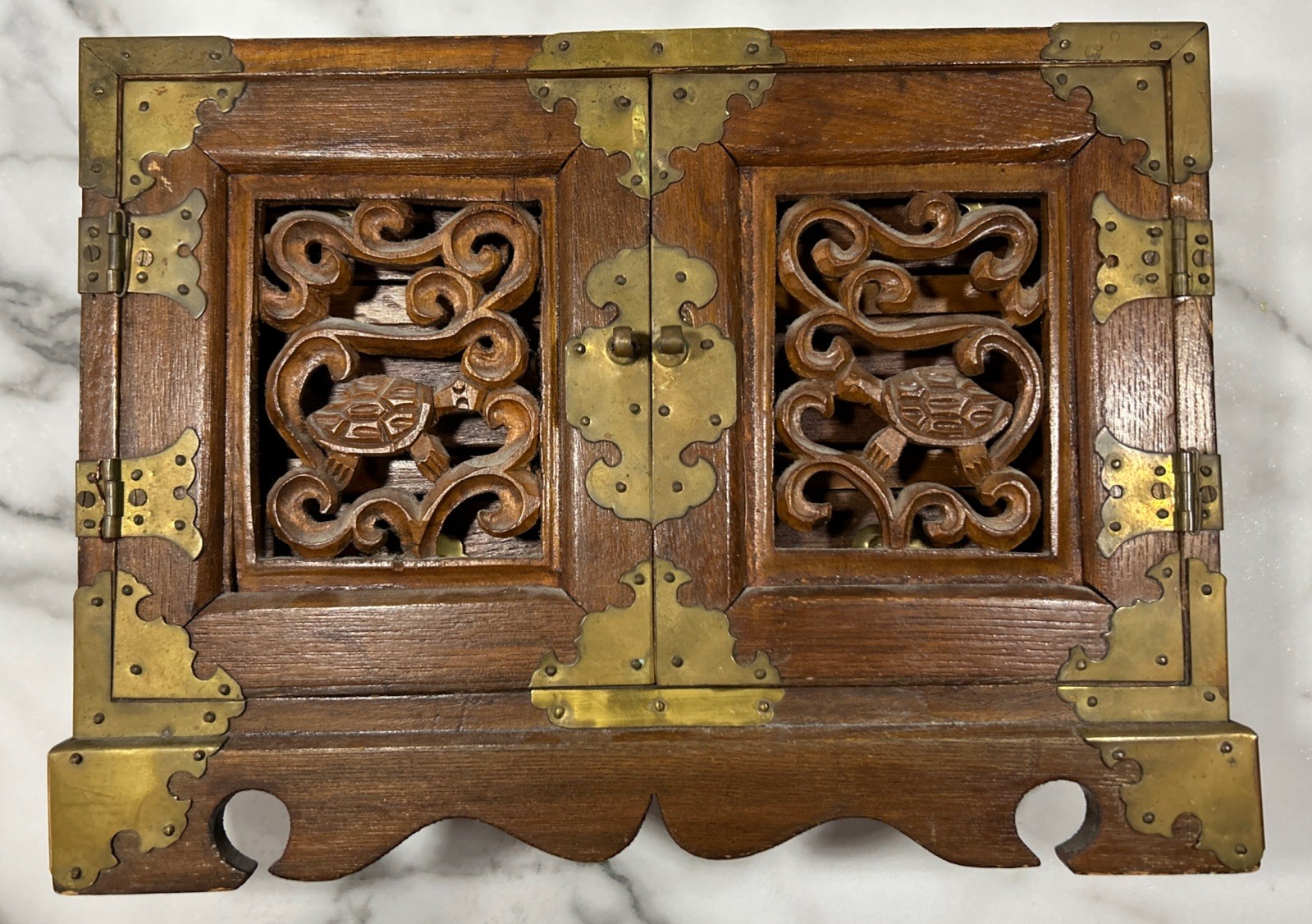 VTG CHINESE ASIAN WOOD & BRASS JEWELRY BOX CHEST 2 TURTLE WOOD DOORS & 6 DRAWERS