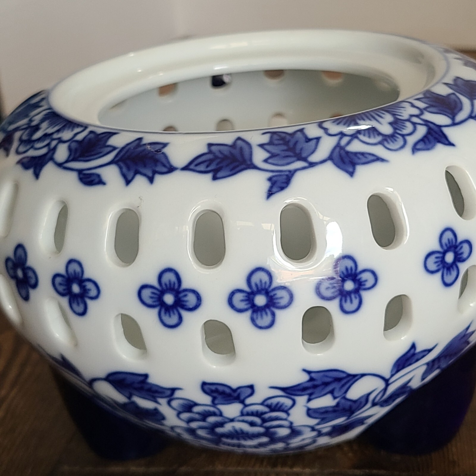 Vintage Bombay Incense Burner Blue & White 6″ in Diameter